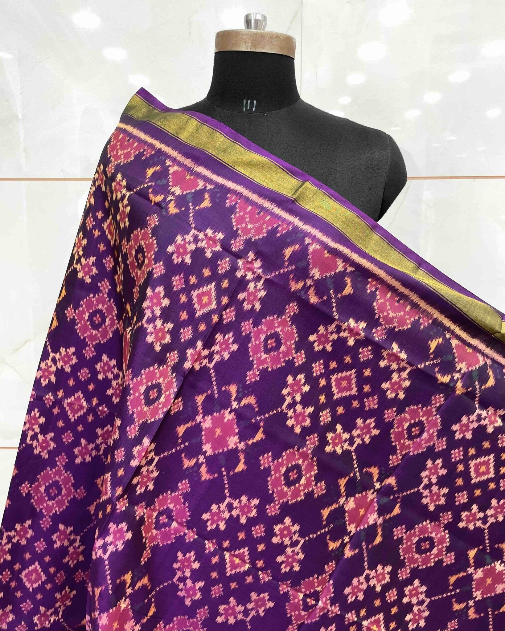 Purple Navratan Patola Dupatta - SindhoiPatolaArt