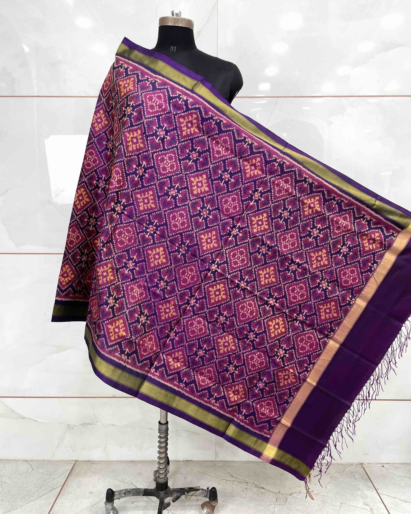 Purple Panchanda Patola Dupatta - SindhoiPatolaArt