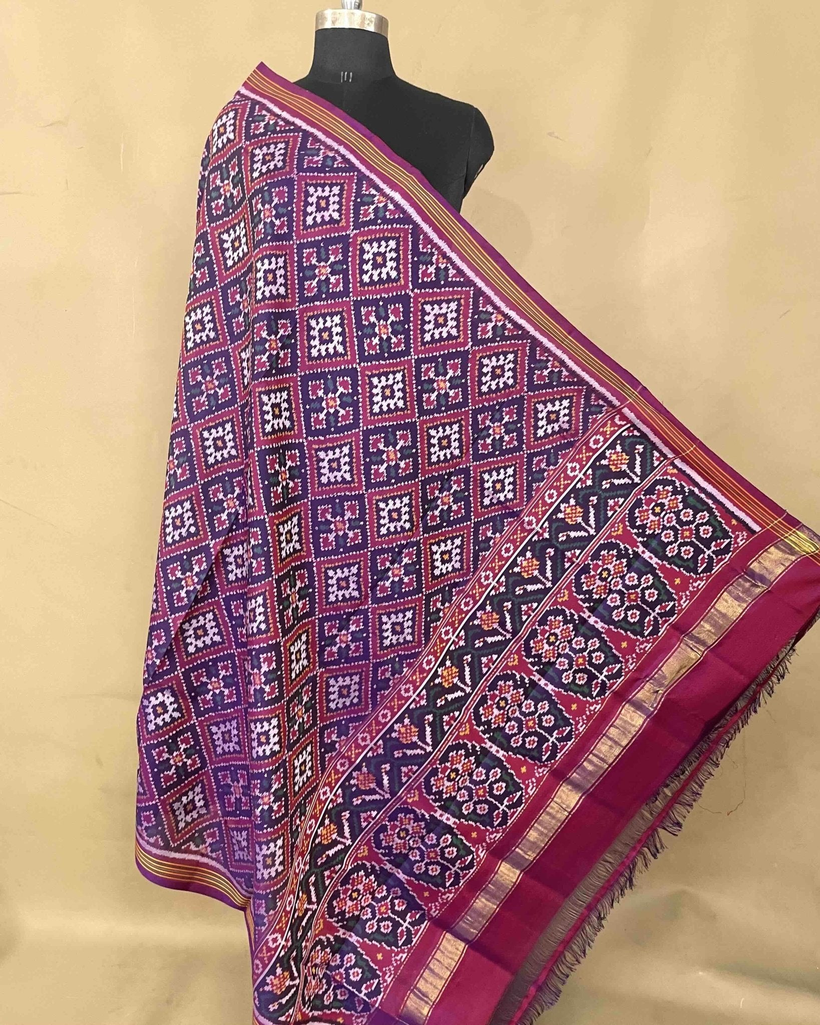Purple Panchanda Patola Dupatta - SindhoiPatolaArt