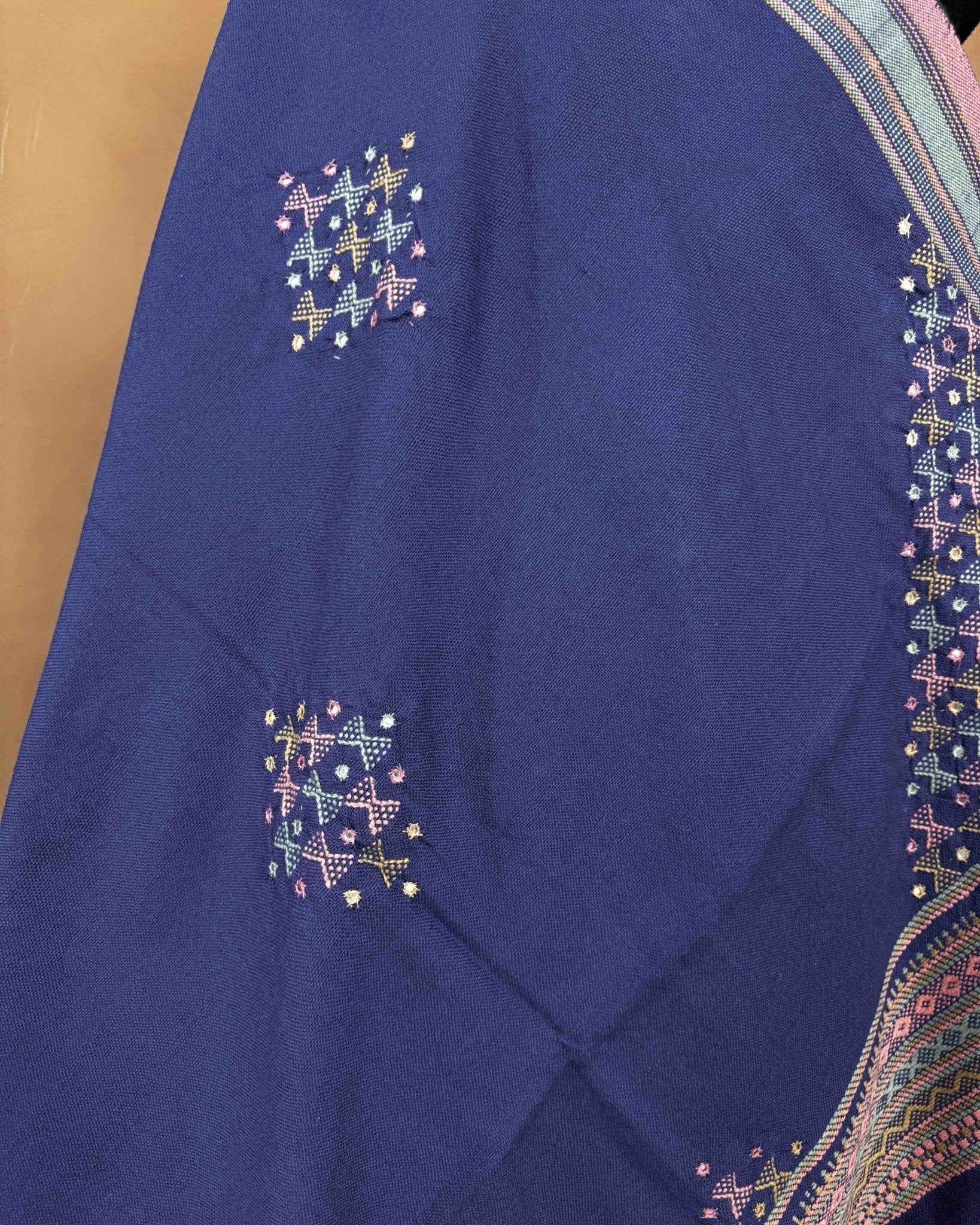 Purplish Blue Butta Mirror & Corner Mirror Kutchi Woolen Shawl - SindhoiPatolaArt