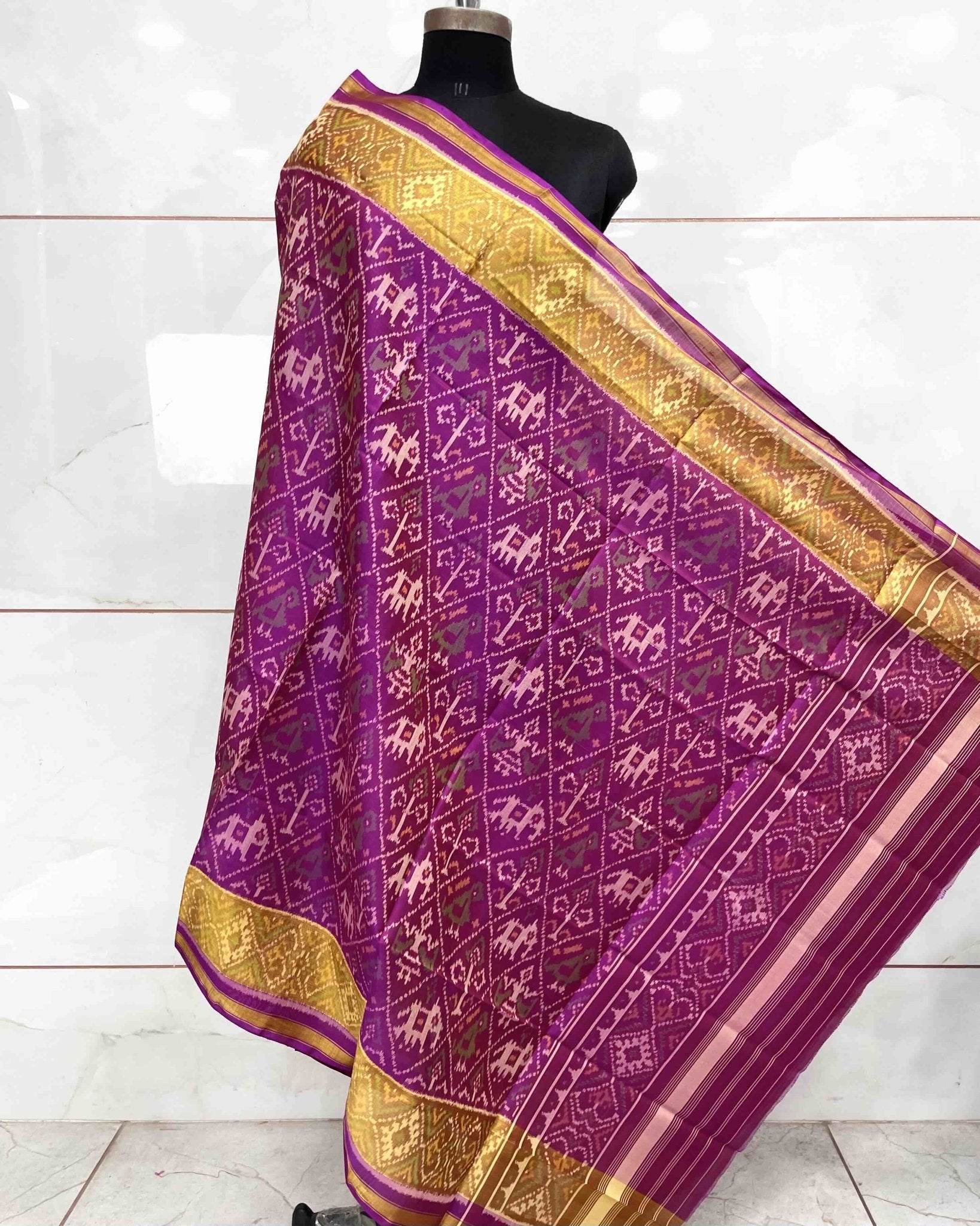 Purplish Pink Narikunj Patola Dupatta - SindhoiPatolaArt