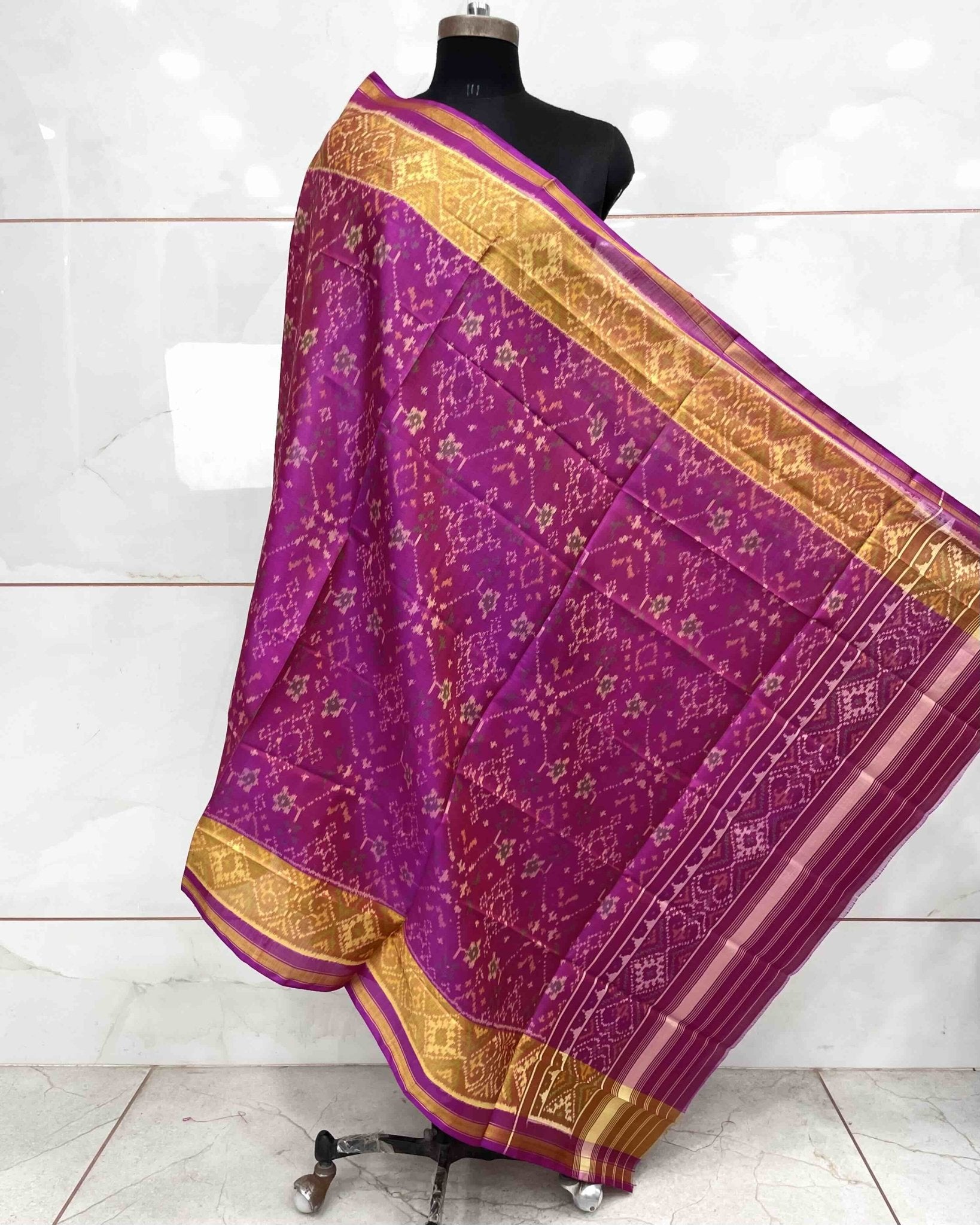 Purplish Pink Navratan Patola Dupatta - SindhoiPatolaArt