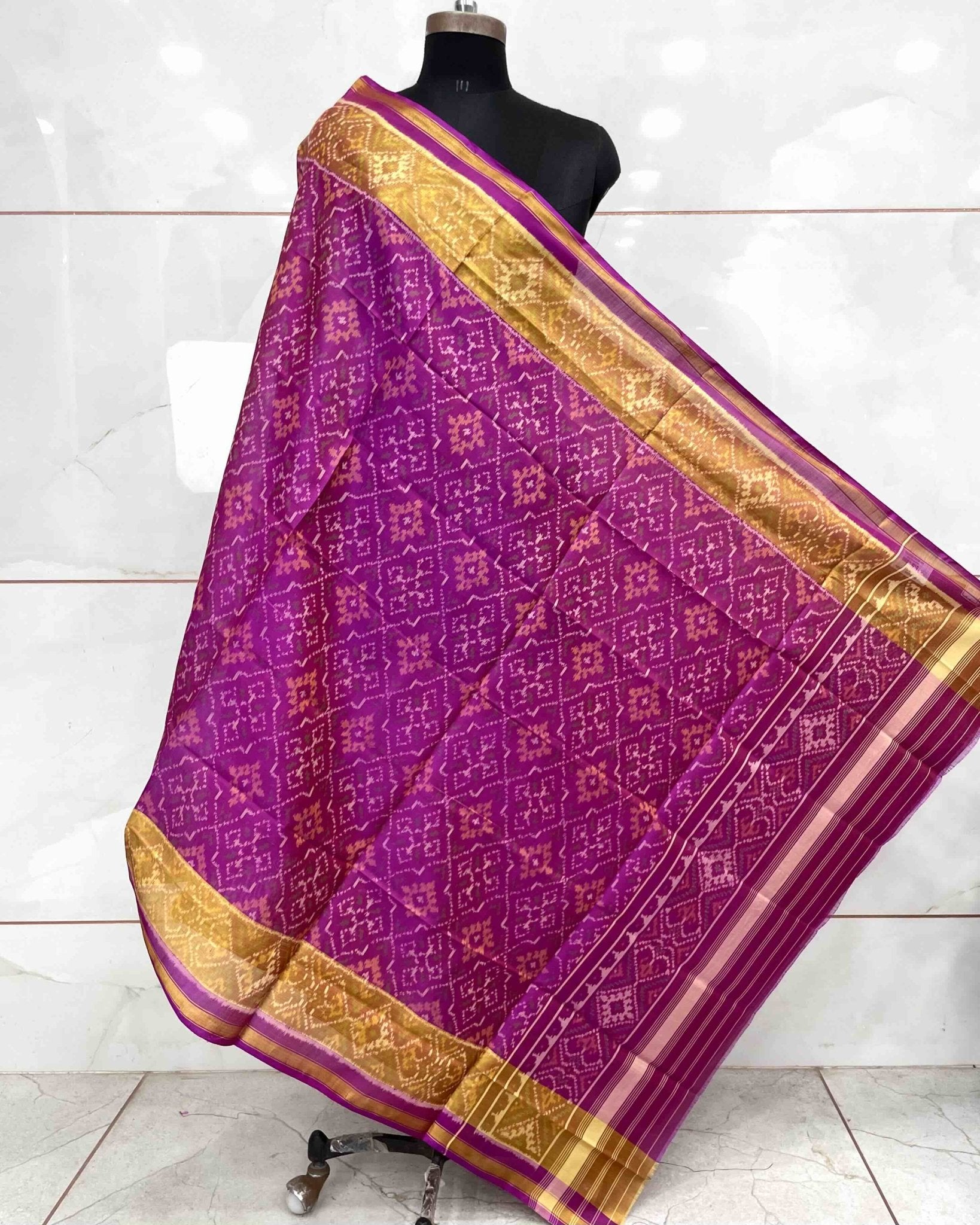 Purplish Pink Panchanda Patola Dupatta - SindhoiPatolaArt