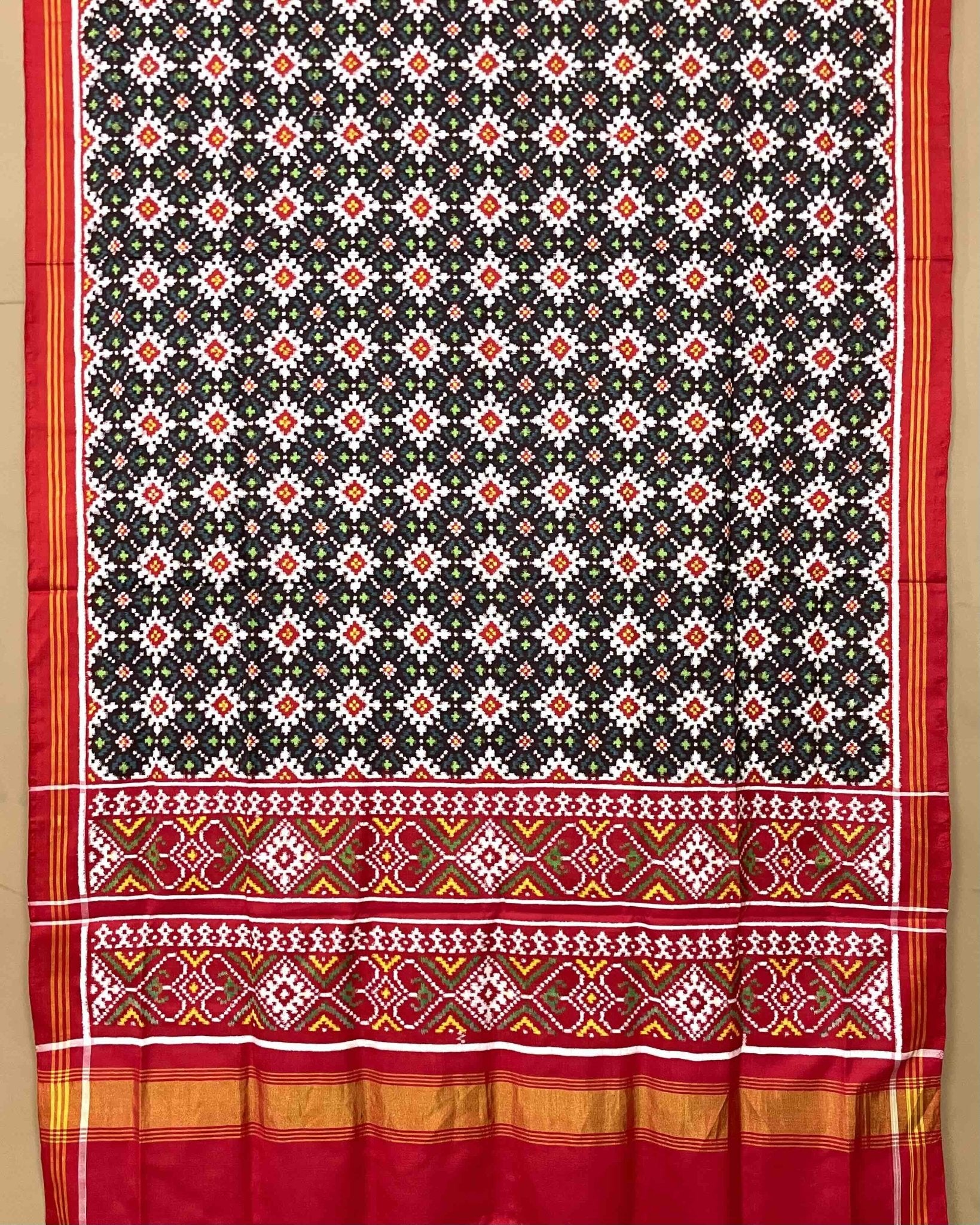 Red & Black Flower Booty Patola Dupatta - SindhoiPatolaArt