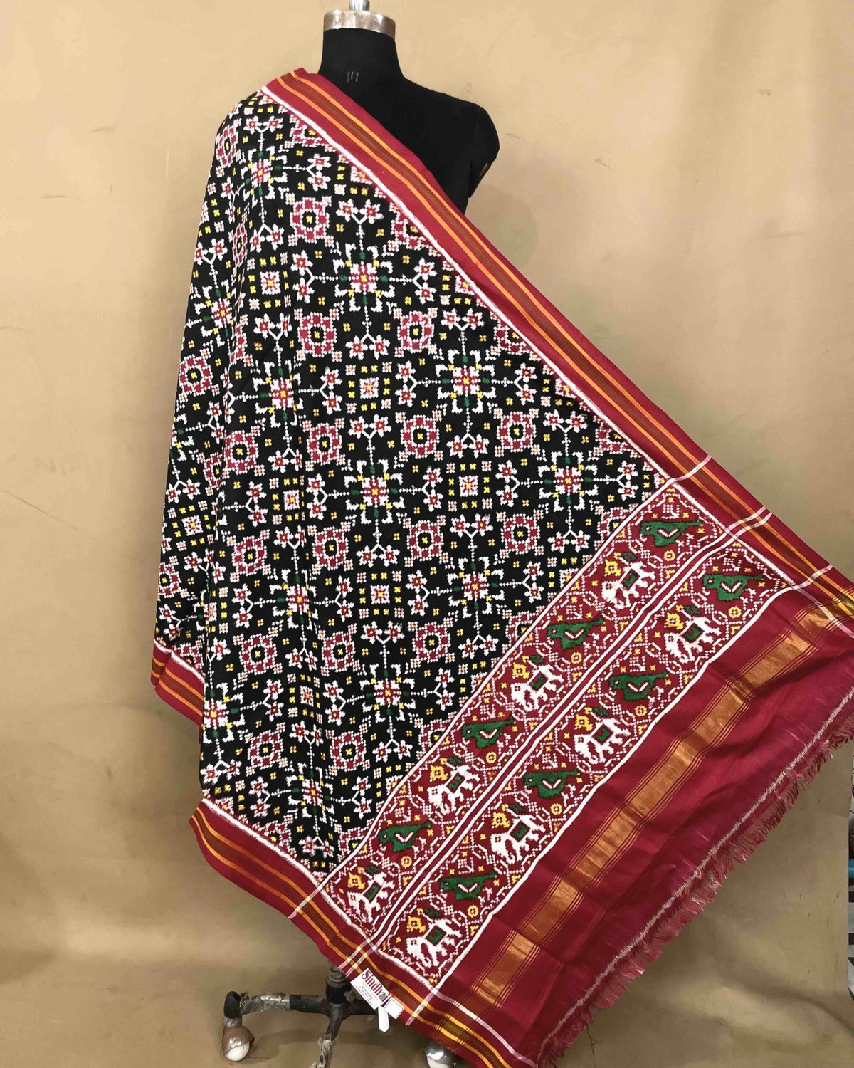 Red & Black Navratan Patola Dupatta - SindhoiPatolaArt