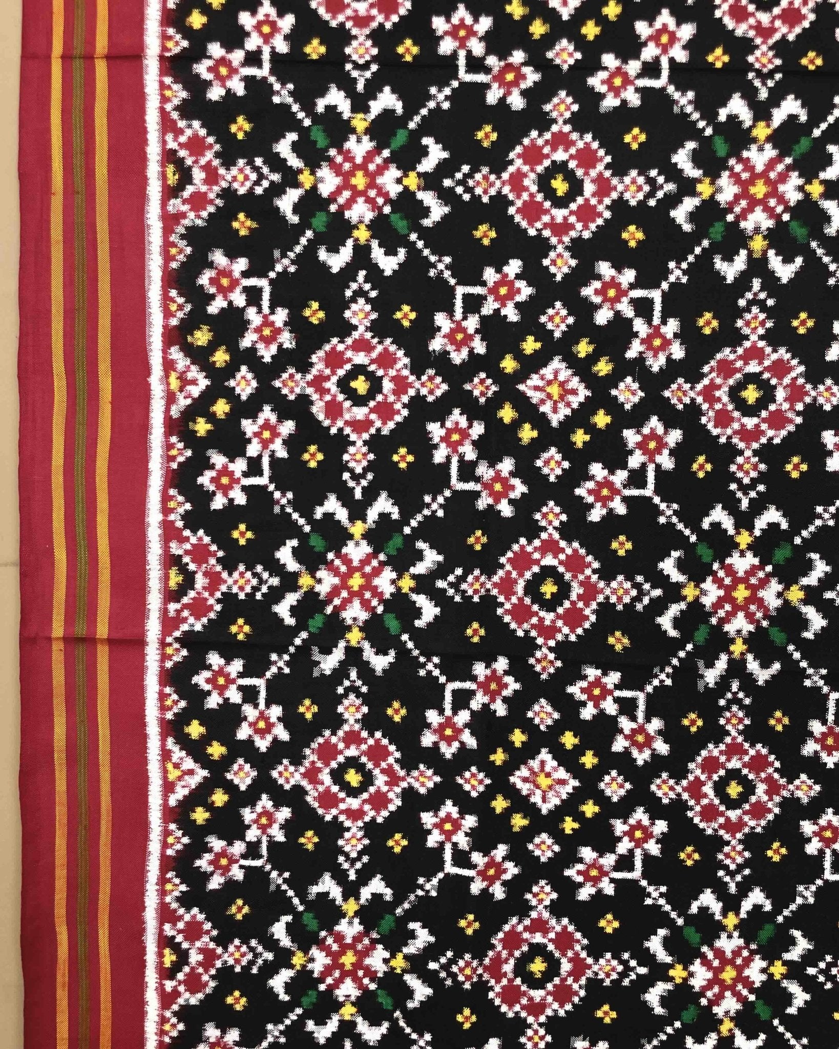 Red & Black Navratan Patola Dupatta - SindhoiPatolaArt