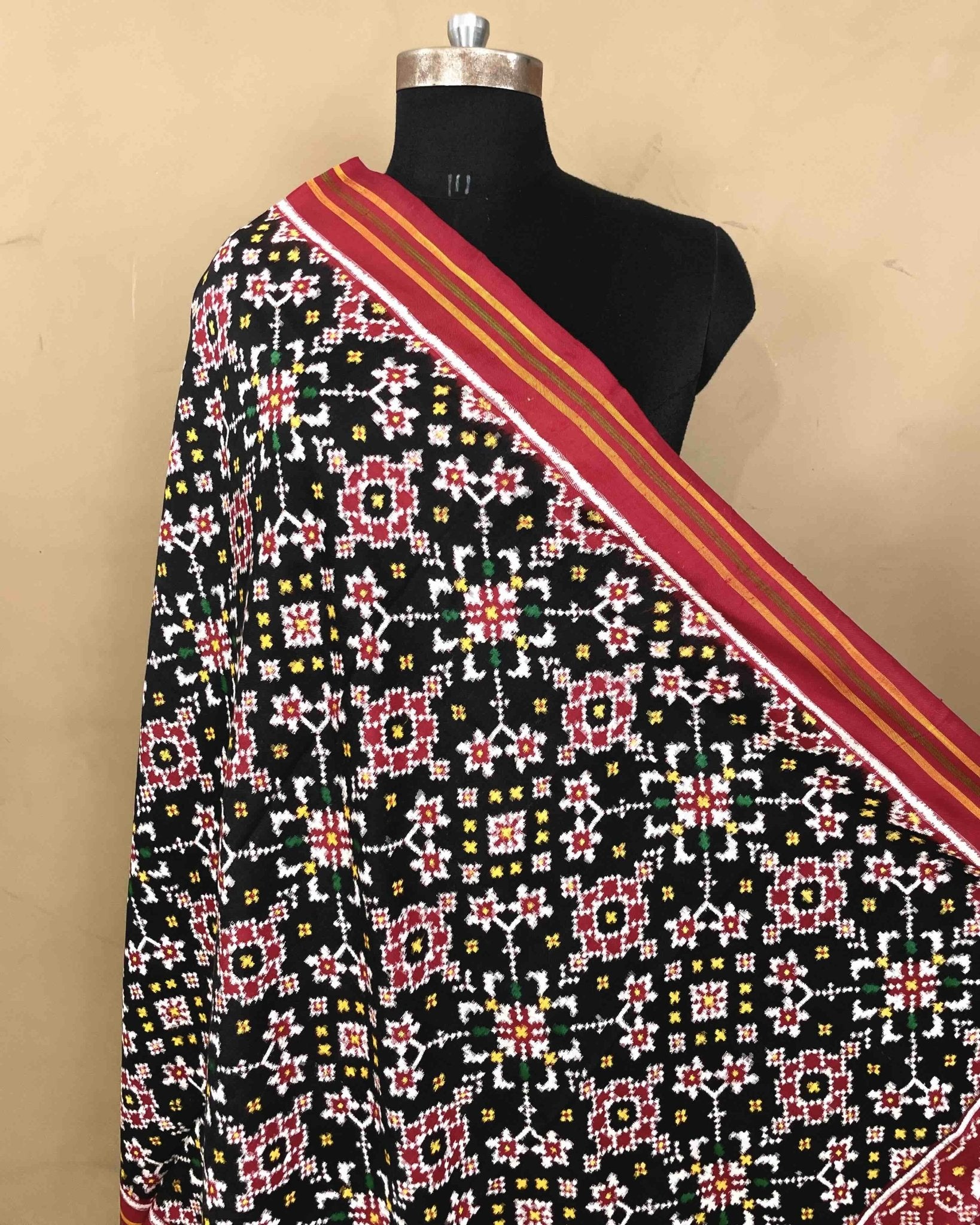 Red & Black Navratan Patola Dupatta - SindhoiPatolaArt