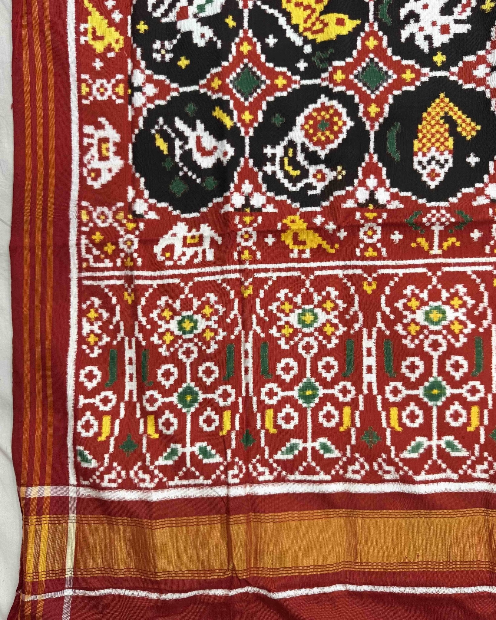 Red & Black Small Circle Narikunj Double Ikat Patola Dupatta - SindhoiPatolaArt