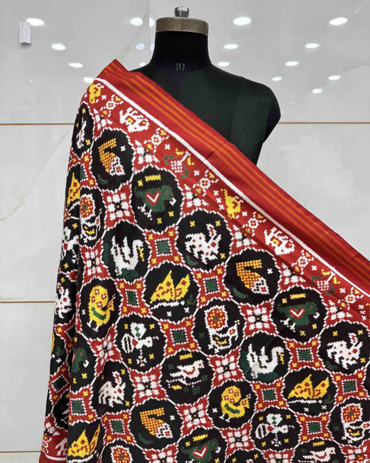 Red & Black Small Circle Narikunj Double Ikat Patola Dupatta - SindhoiPatolaArt