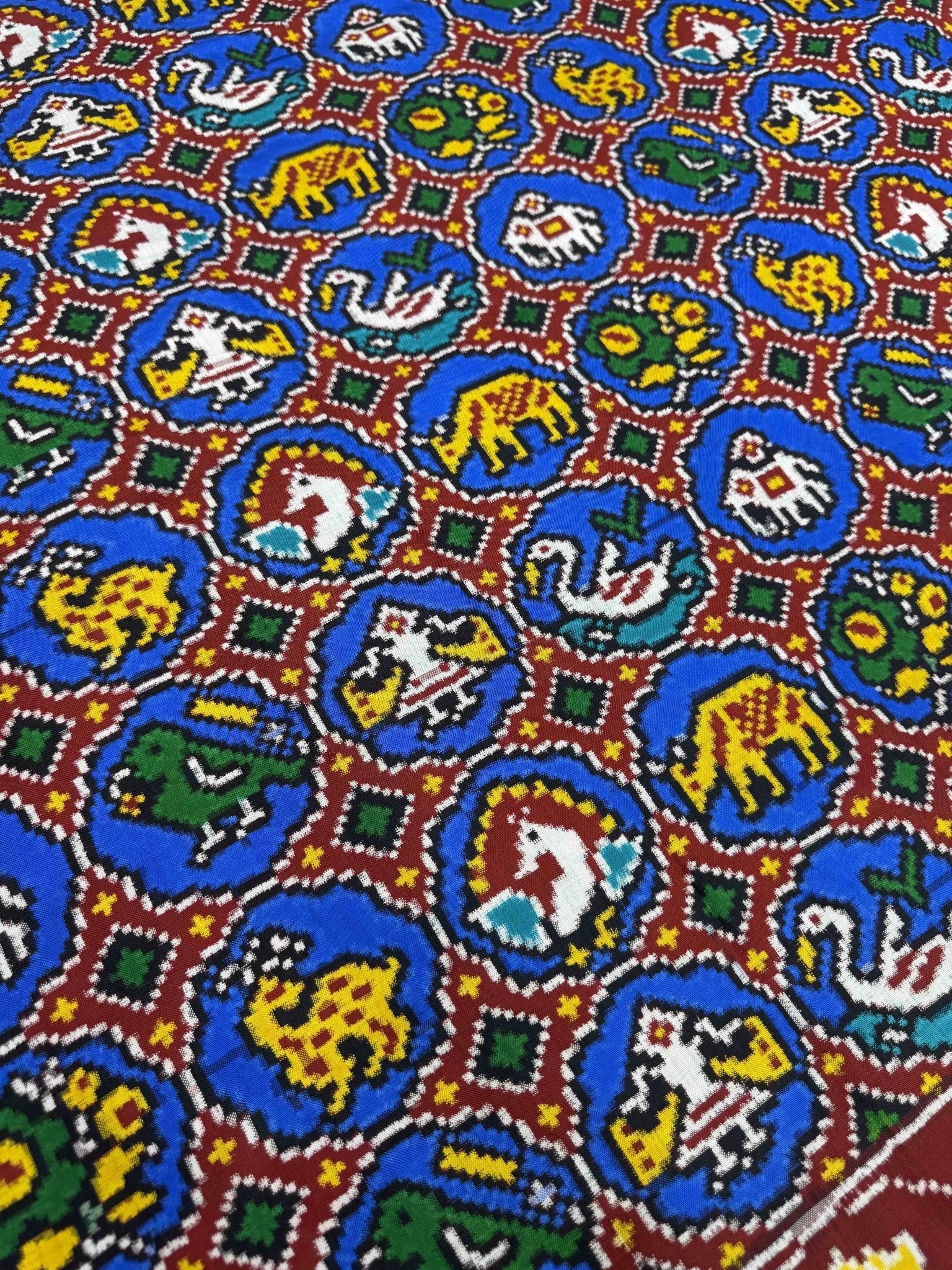Red & Blue figures in circles Patan Patola Saree - SindhoiPatolaArt