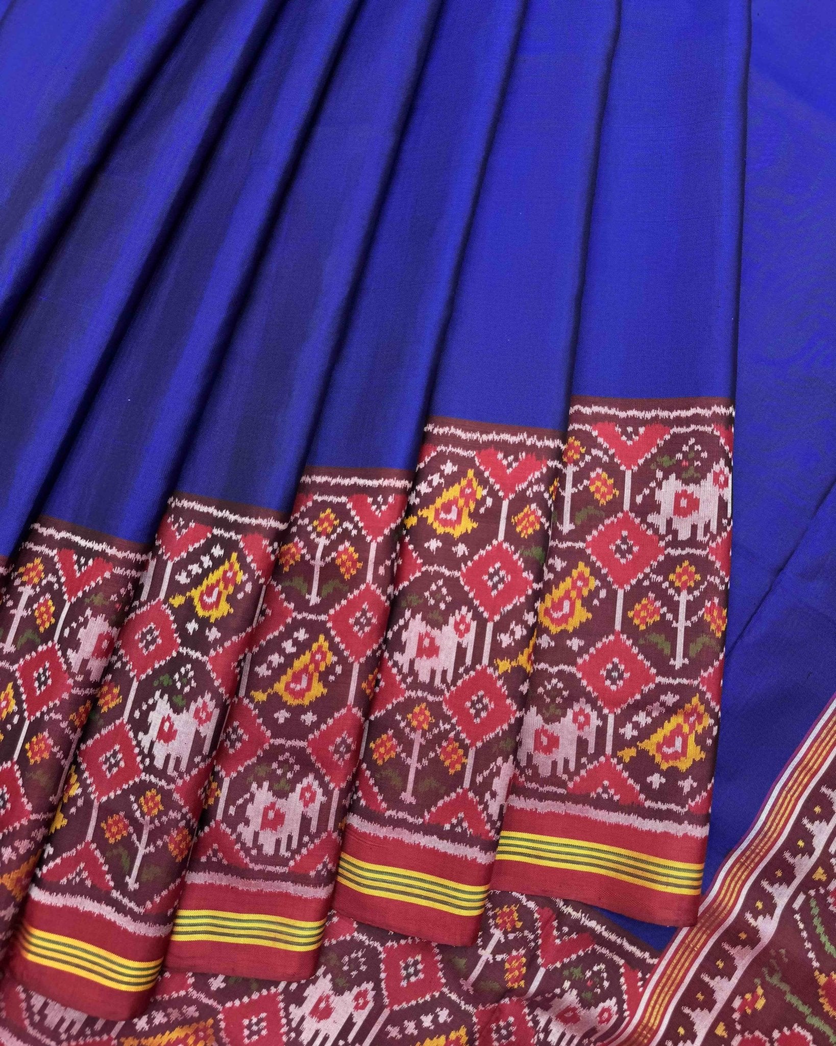 Red & Blue Plain with Narikunj Scut Border Semi Double Ikat Patola Saree - SindhoiPatolaArt