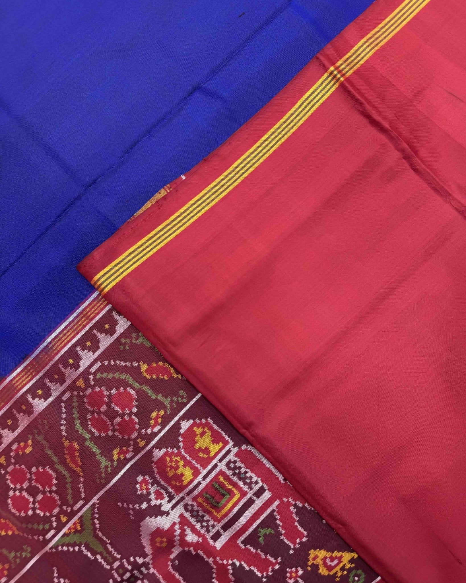 Red & Blue Plain with Narikunj Scut Border Semi Double Ikat Patola Saree - SindhoiPatolaArt
