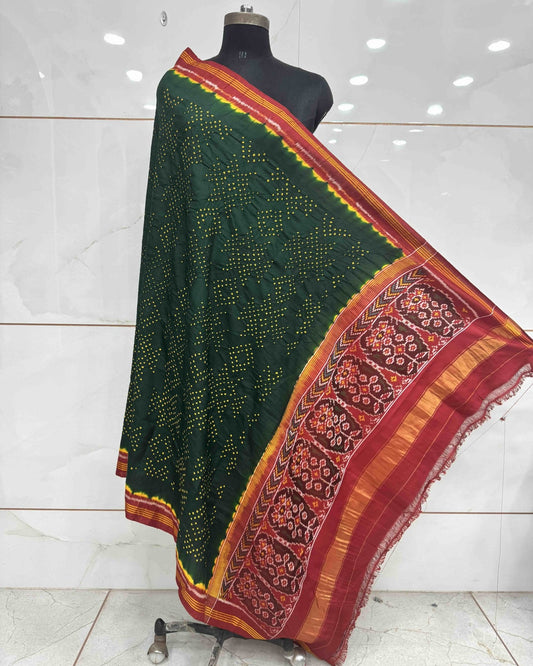 Red & Green Bandhani Patola Dupatta - SindhoiPatolaArt