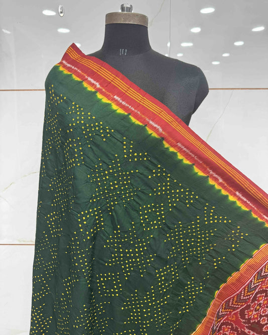 Red & Green Bandhani Patola Dupatta - SindhoiPatolaArt