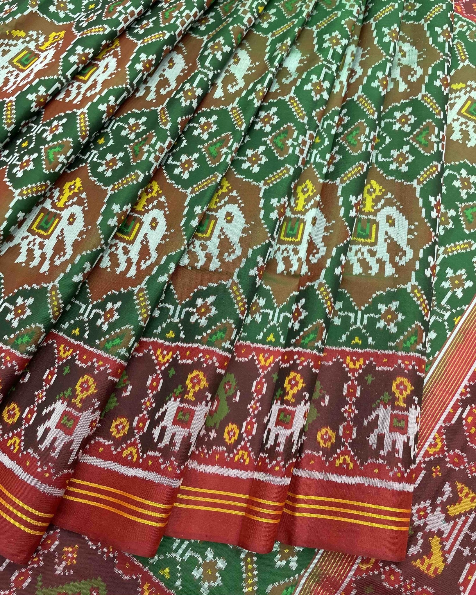 Red & Green Elephant Manekchowk Mix Patola Saree - SindhoiPatolaArt