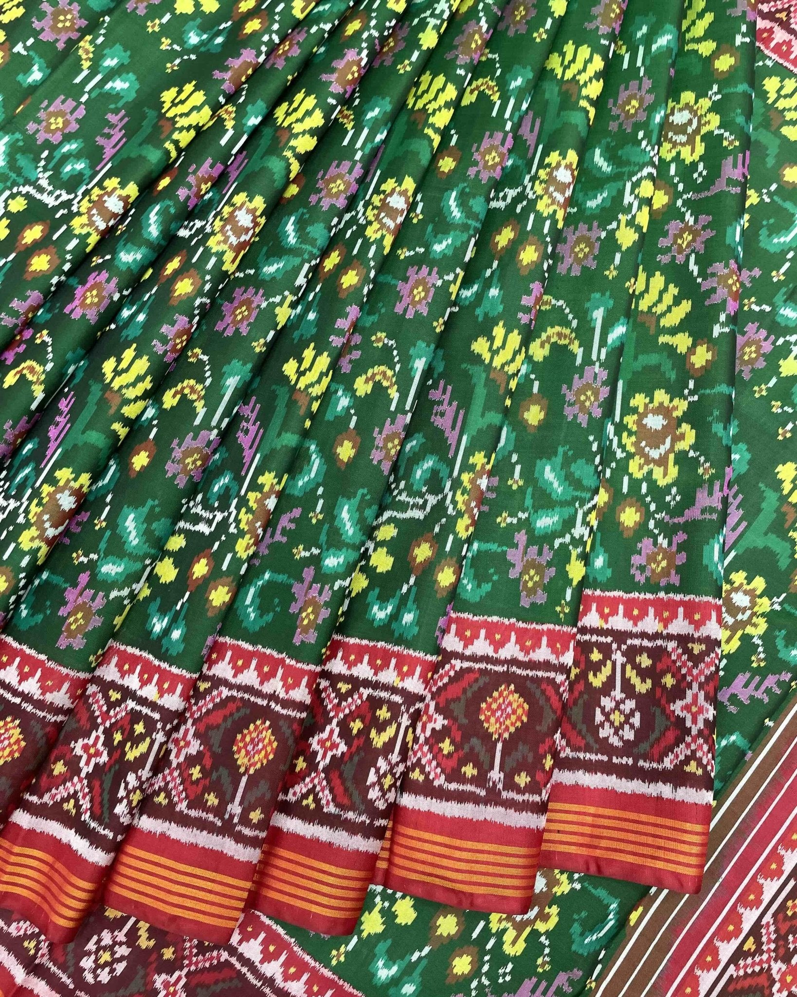 Red & Green Fancy Leaves Patola Saree - SindhoiPatolaArt