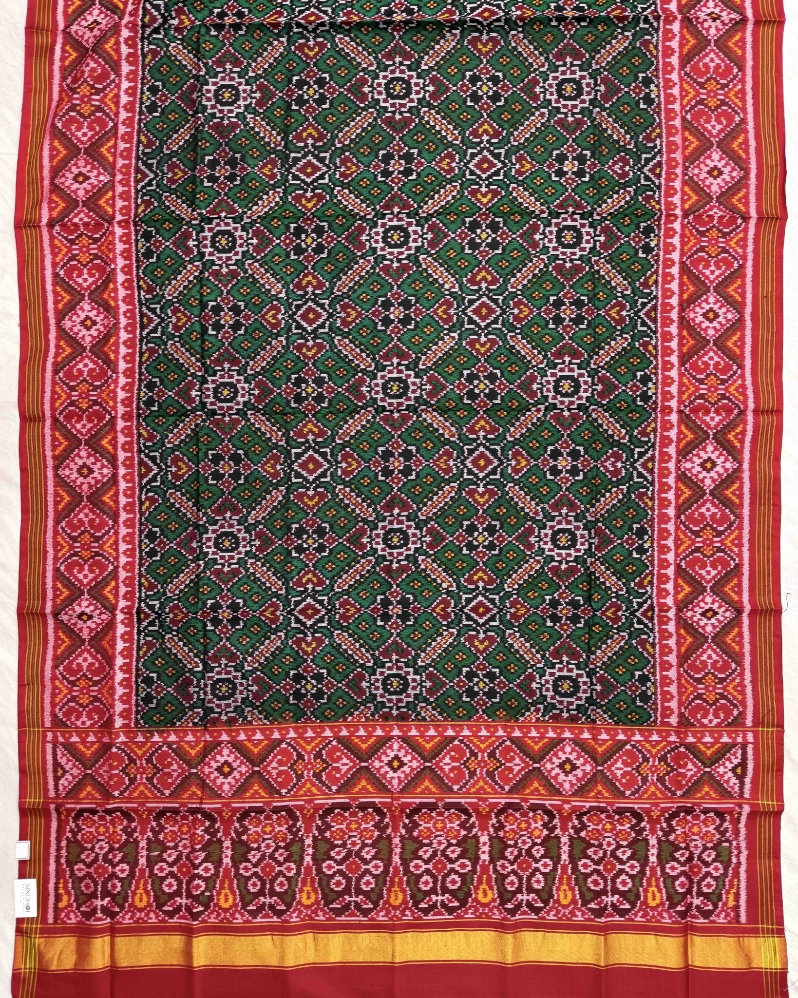 Red & Green Manekchowk Patola Dupatta - SindhoiPatolaArt