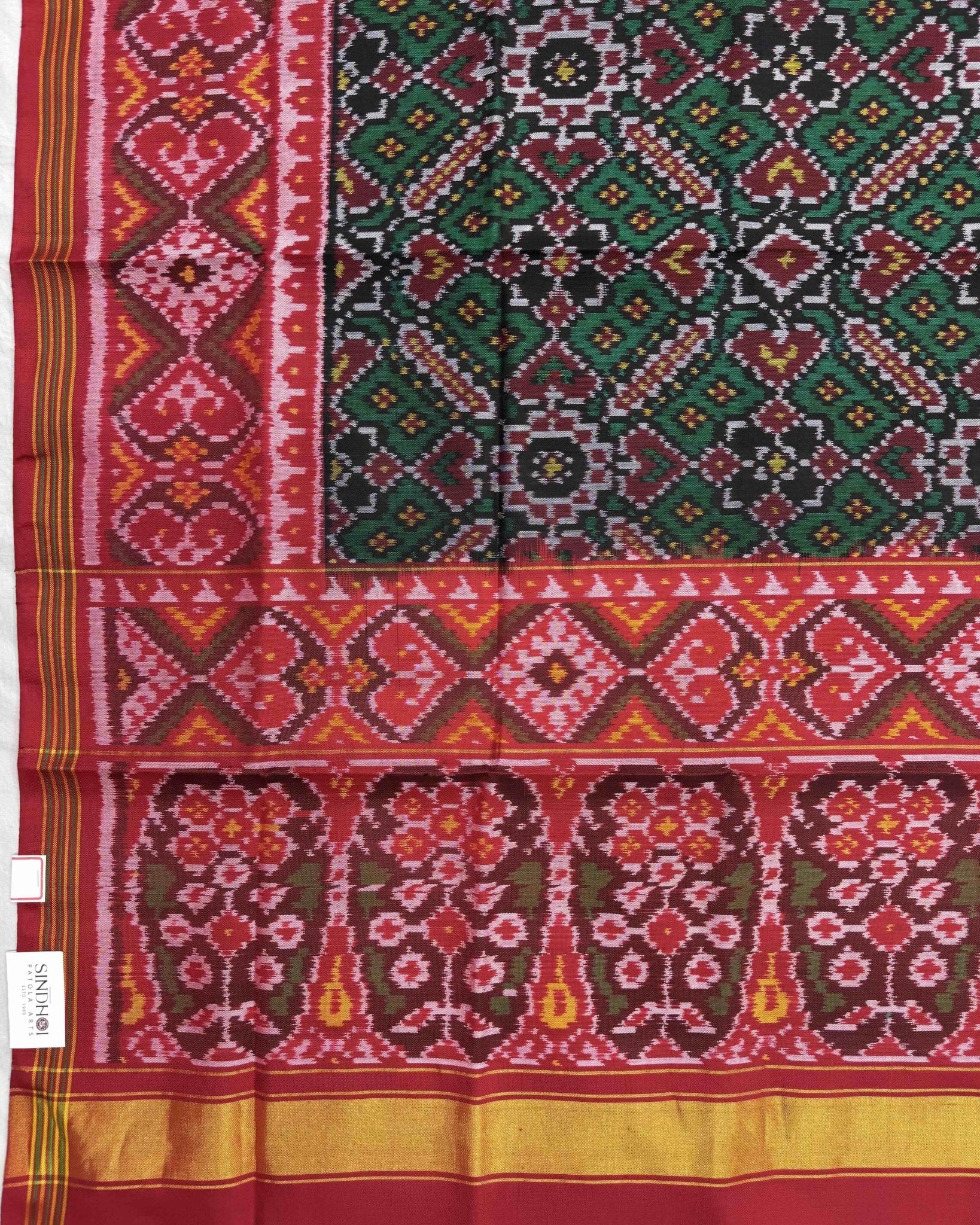 Red & Green Manekchowk Patola Dupatta - SindhoiPatolaArt
