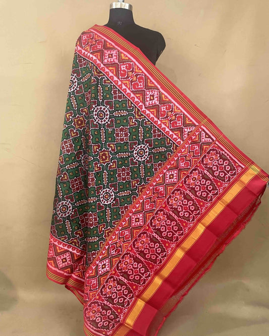 Red & Green Manekchowk Patola Dupatta - SindhoiPatolaArt