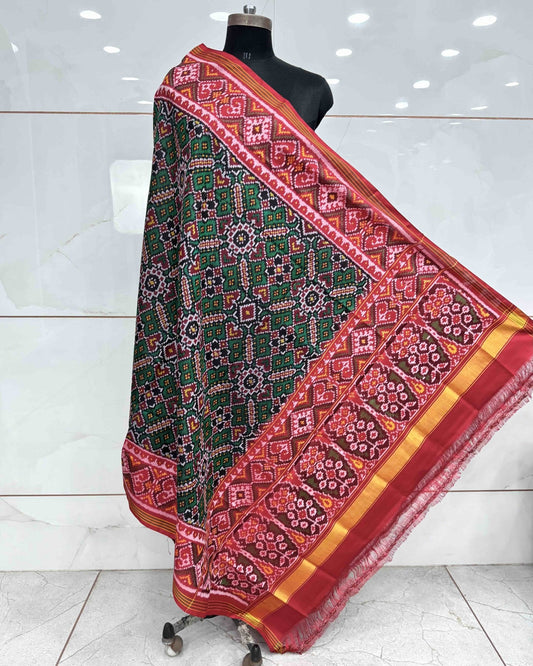 Red & Green Manekchowk Patola Dupatta - SindhoiPatolaArt