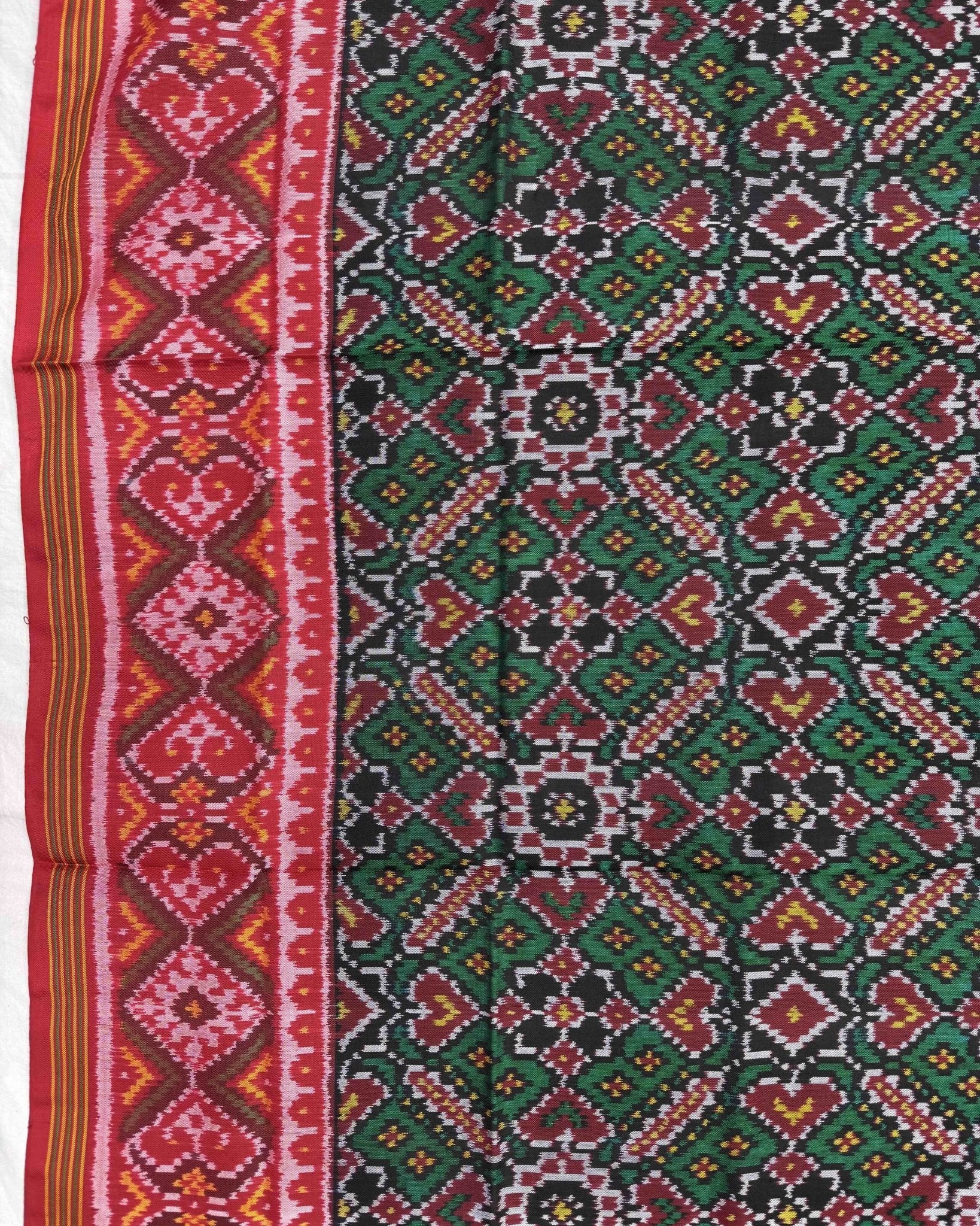 Red & Green Manekchowk Patola Dupatta - SindhoiPatolaArt