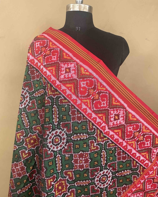 Red & Green Manekchowk Patola Dupatta - SindhoiPatolaArt