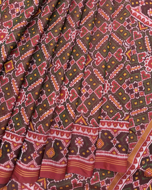 Red & Green Manekchowk Semi Double Ikat Patola Saree - SindhoiPatolaArt