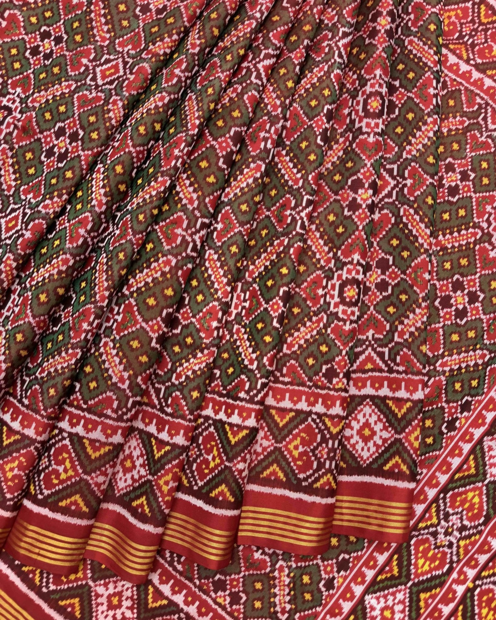 Red & Green Manekchowk Semi Double Ikat Patola Saree - SindhoiPatolaArt