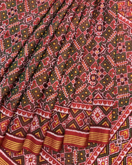 Red & Green Manekchowk Semi Double Ikat Patola Saree - SindhoiPatolaArt