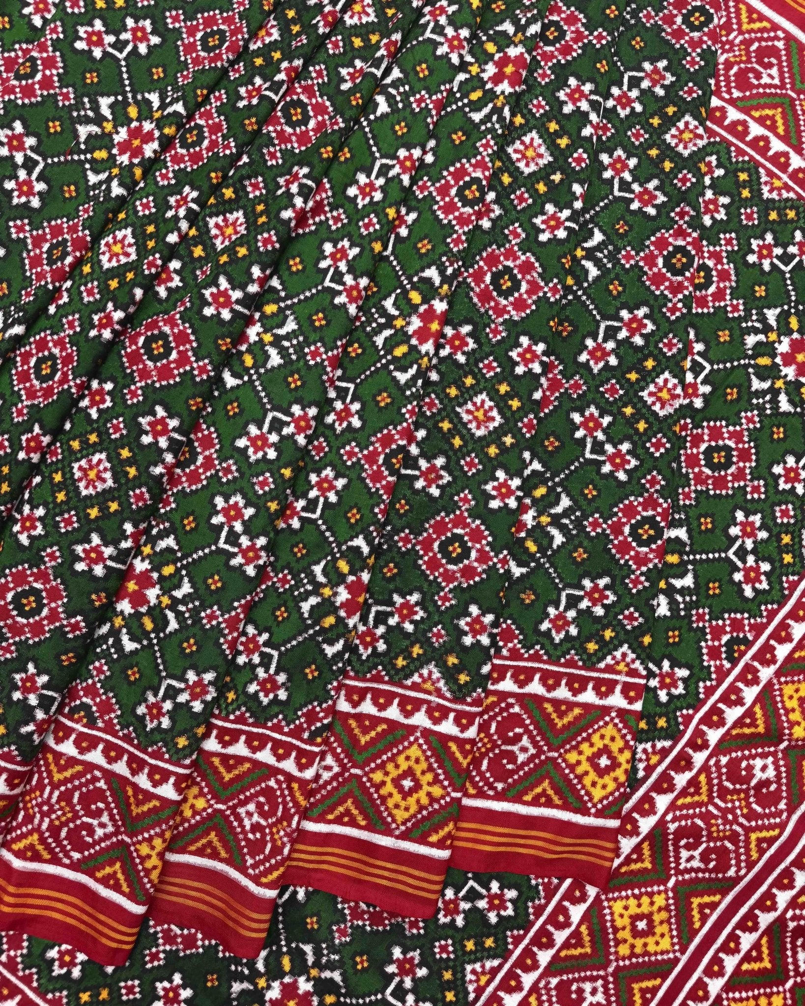 Red & Green Navratan Patan Patola Saree - SindhoiPatolaArt