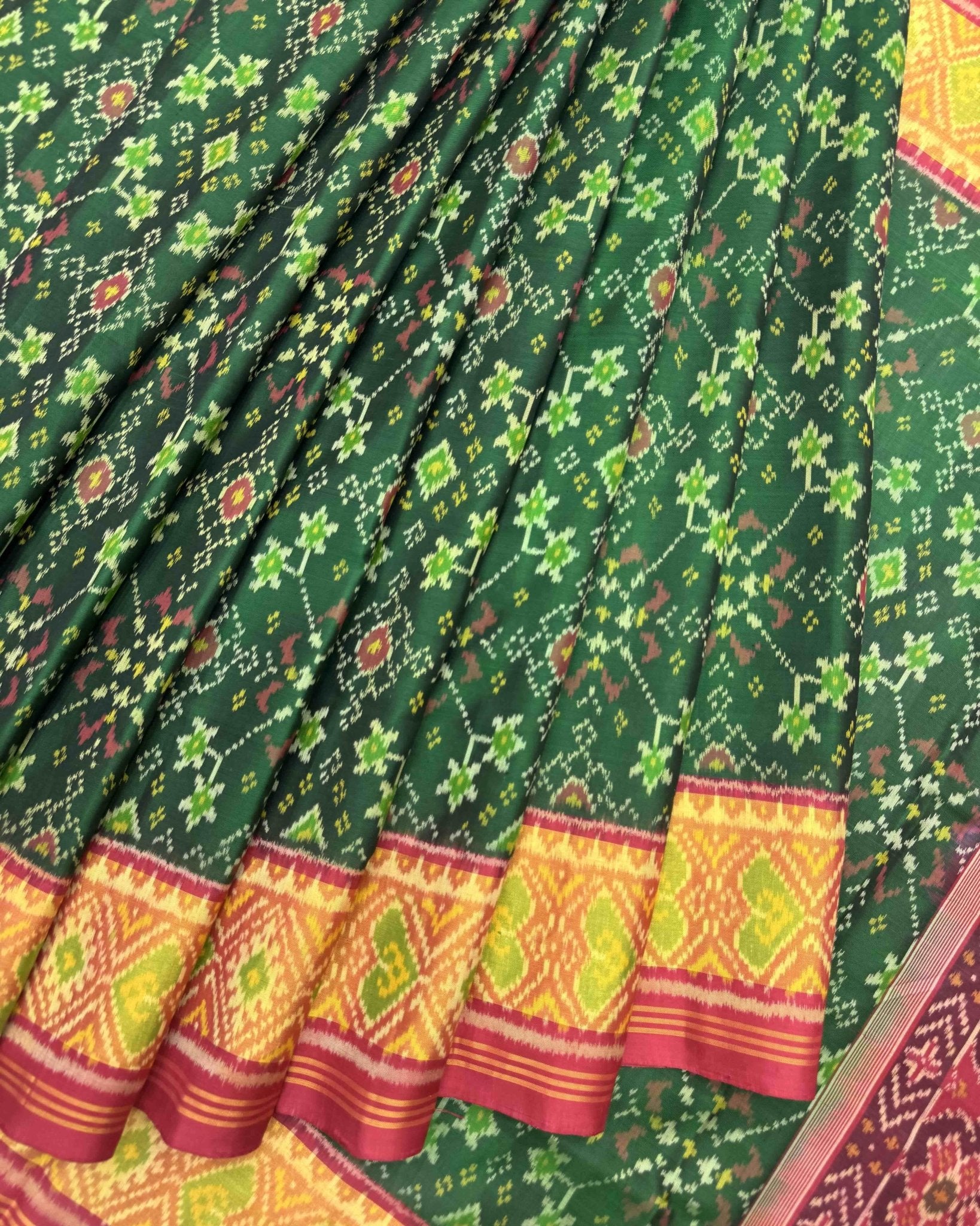 Red & Green Navratan Patola Saree - SindhoiPatolaArt