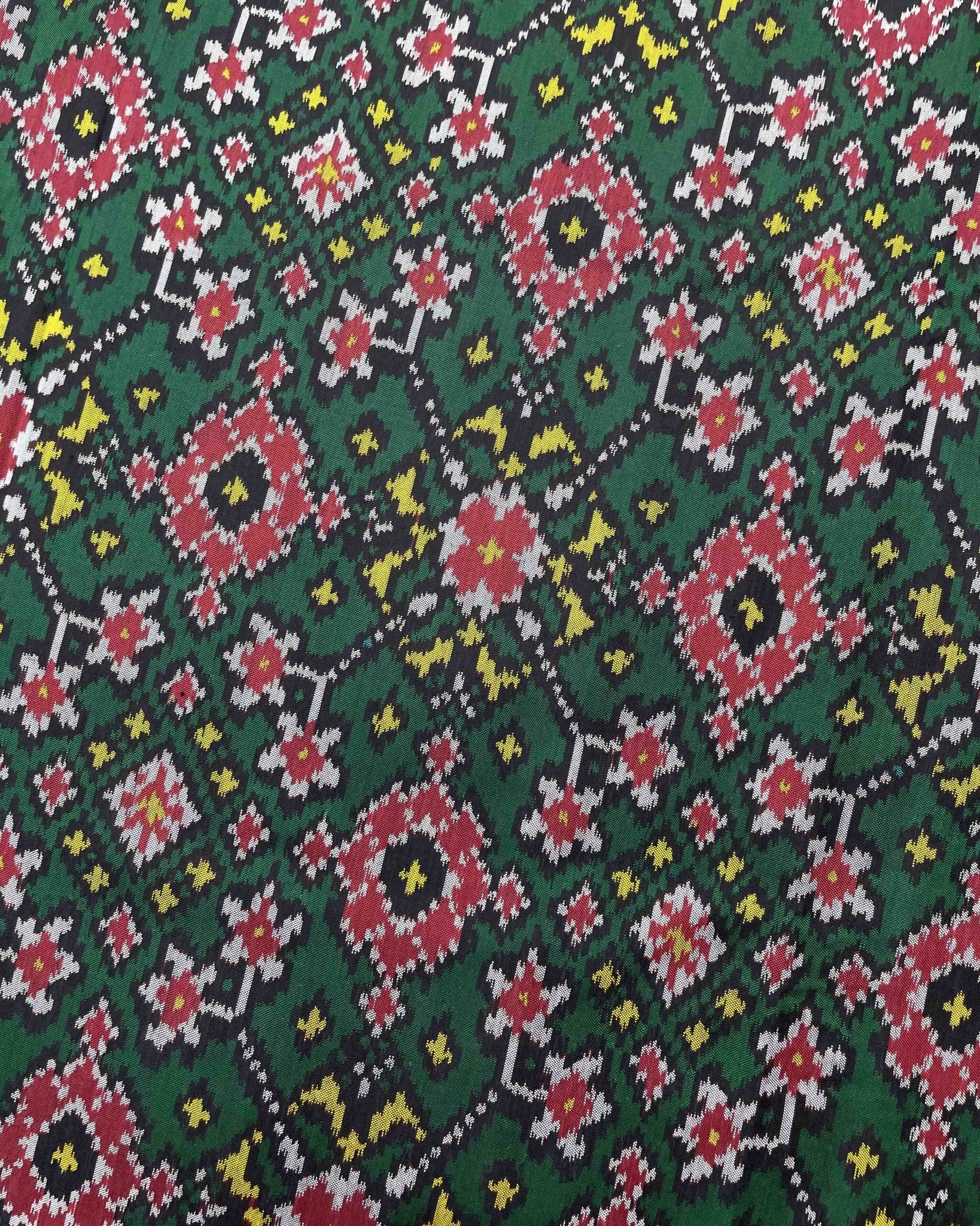 Red & Green Navratan Patola Saree - SindhoiPatolaArt