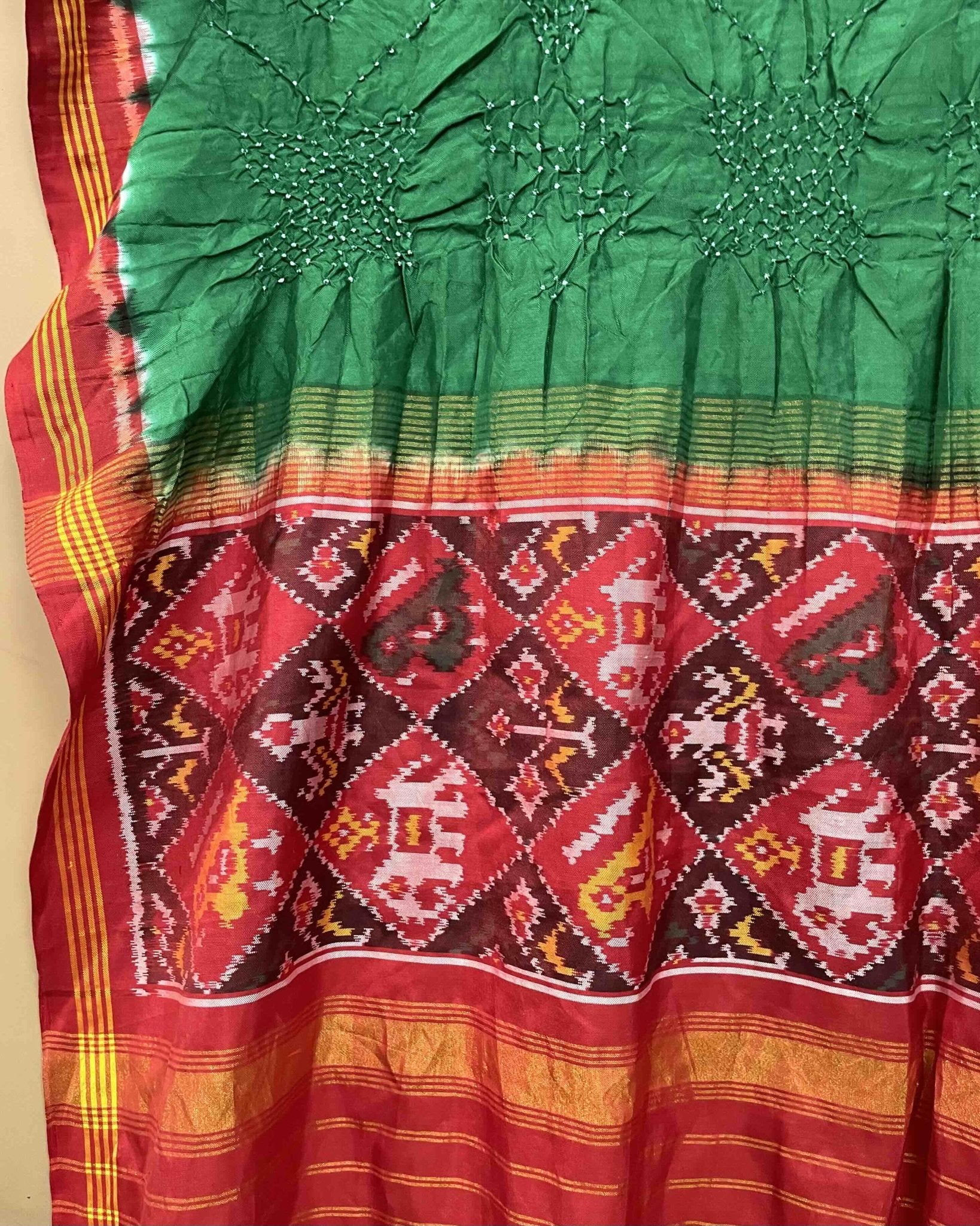 Red & Green with Narikunj Pallu Bandhani Patola Dupatta - SindhoiPatolaArt