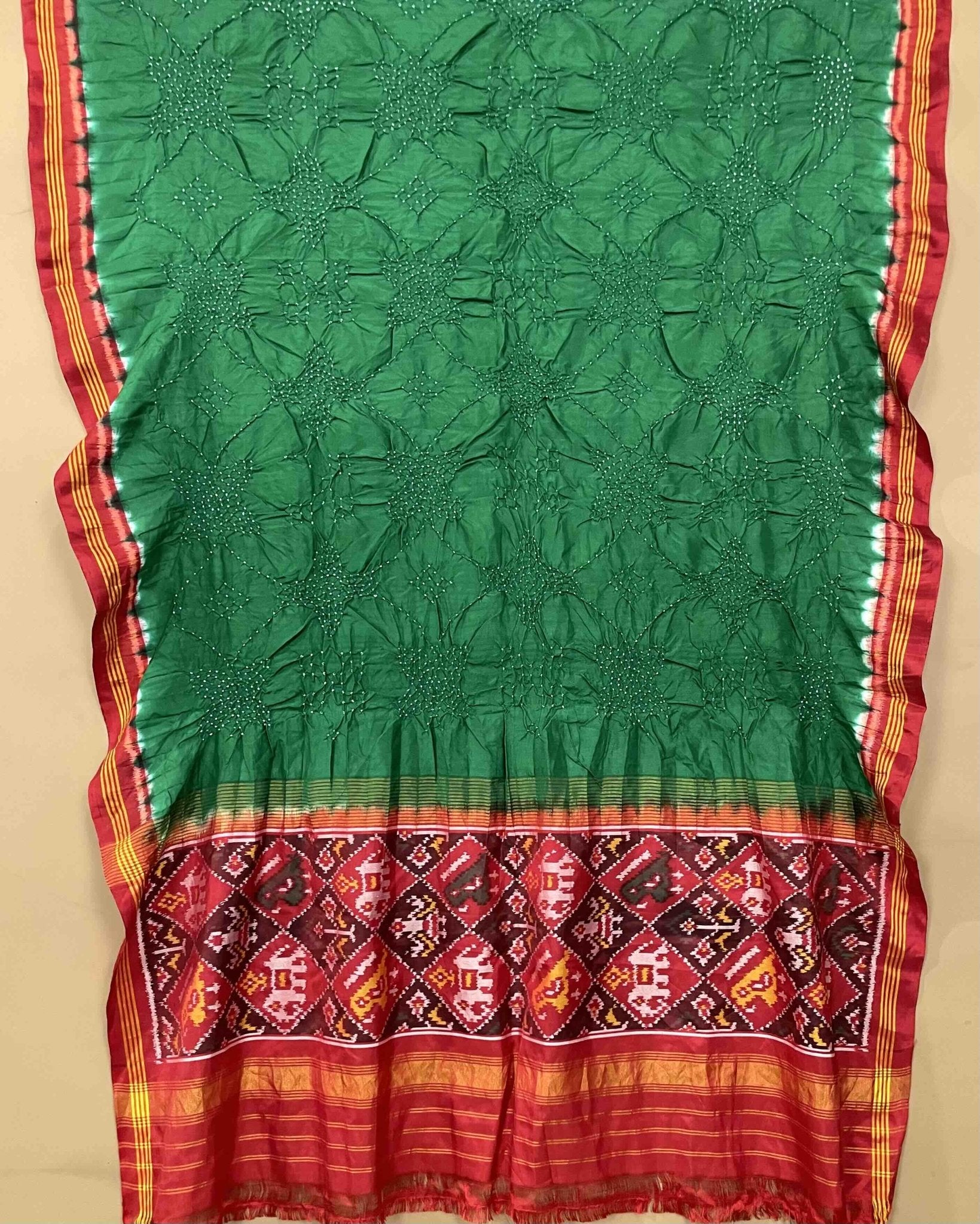 Red & Green with Narikunj Pallu Bandhani Patola Dupatta - SindhoiPatolaArt