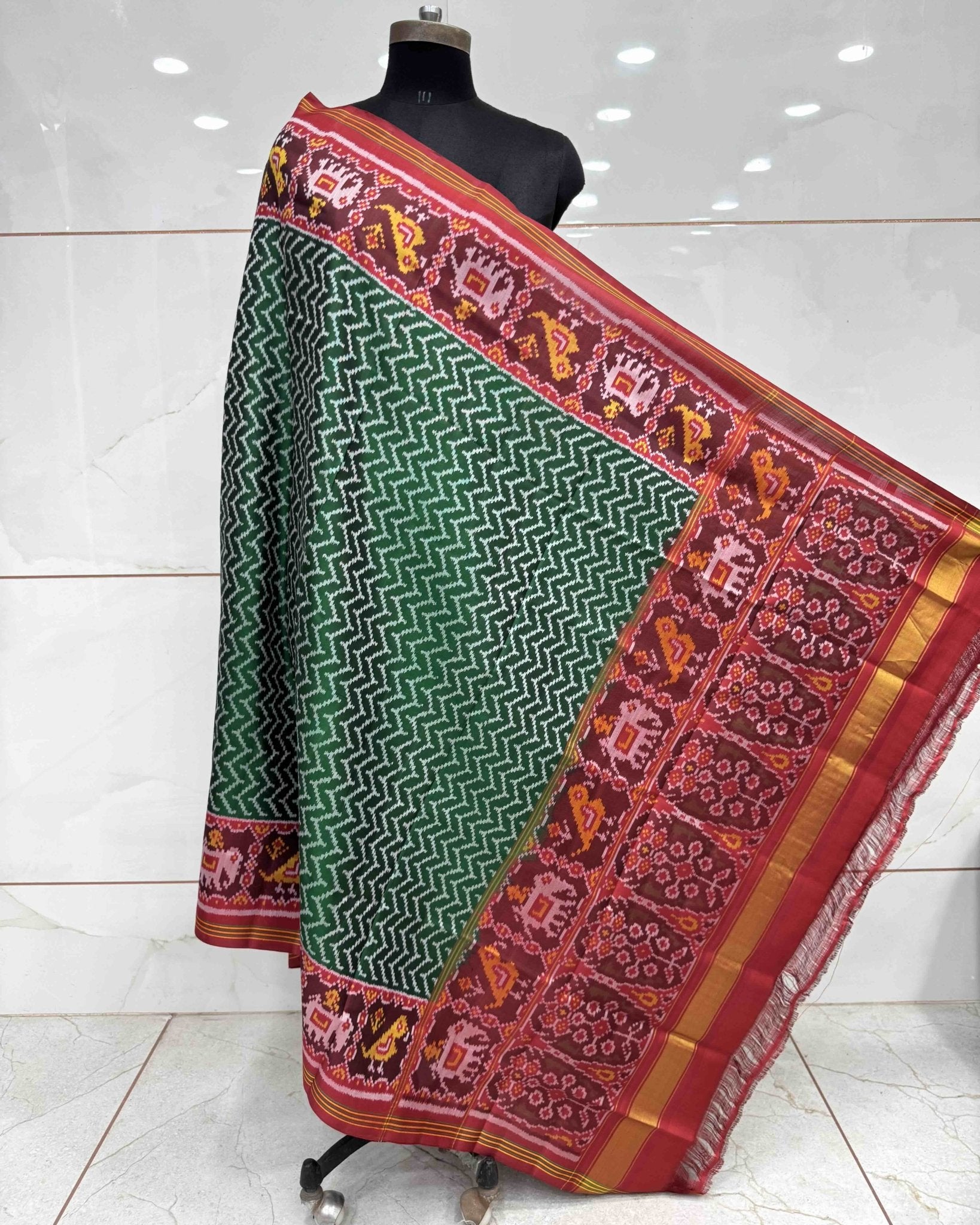 Red & Green Zig Zag Lining Semi Double Ikat Patola Dupatta - SindhoiPatolaArt