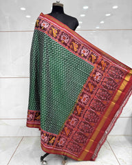 Red & Green Zig Zag Lining Semi Double Ikat Patola Dupatta - SindhoiPatolaArt