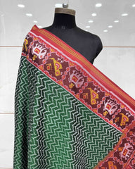 Red & Green Zig Zag Lining Semi Double Ikat Patola Dupatta - SindhoiPatolaArt