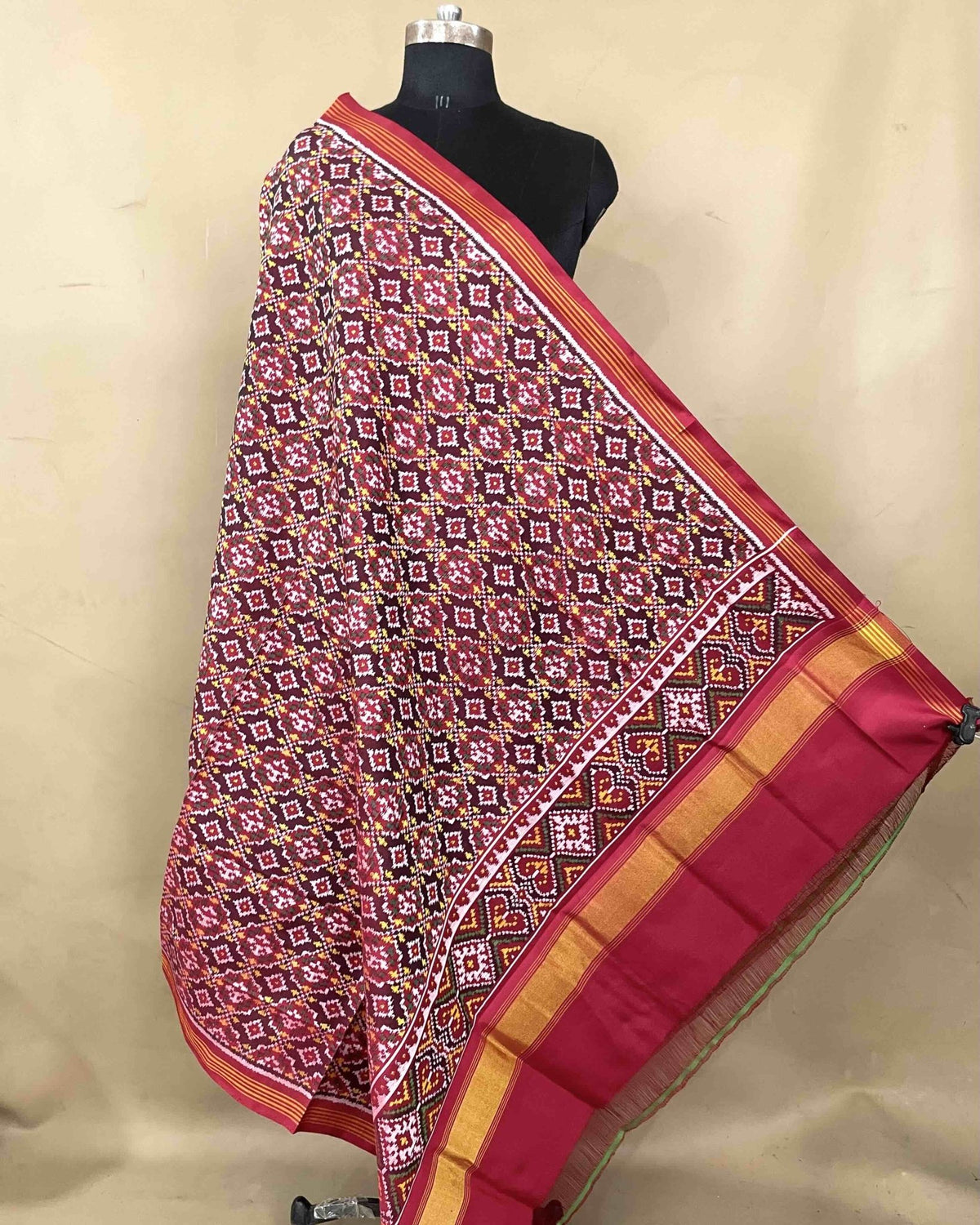 Red & Maroon Buttonful Patola Dupatta - SindhoiPatolaArt