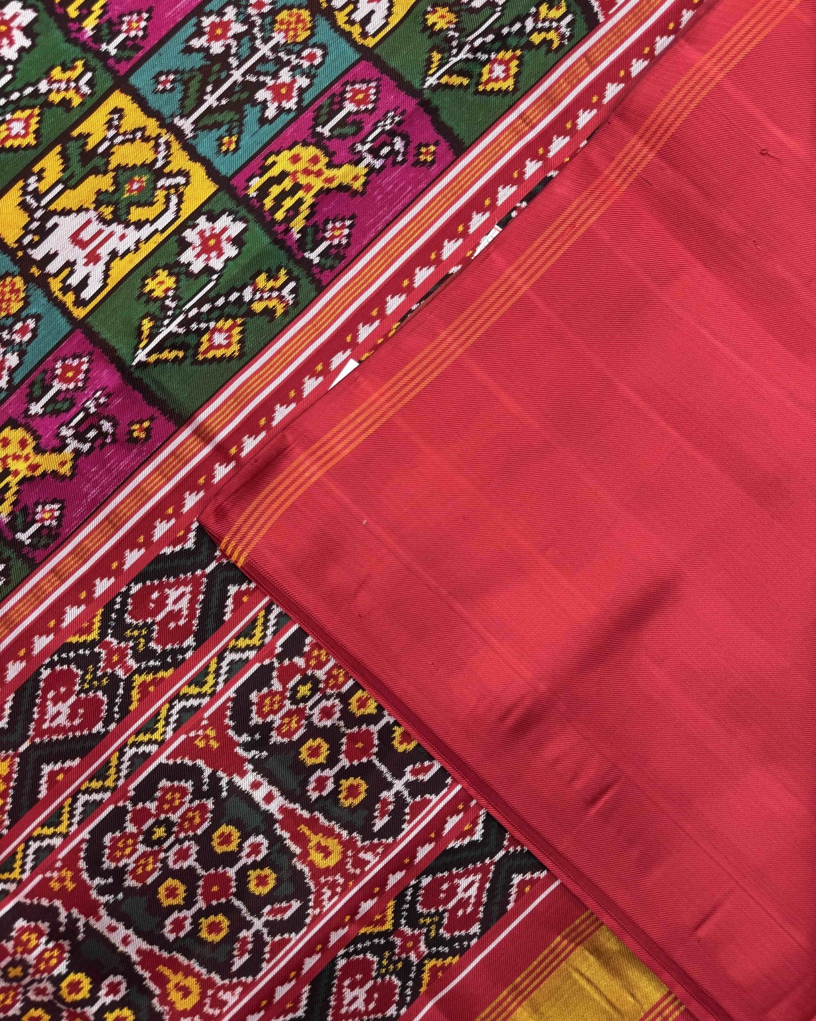 Red & Multicolour Small Narikunj Twill Patola Saree - SindhoiPatolaArt