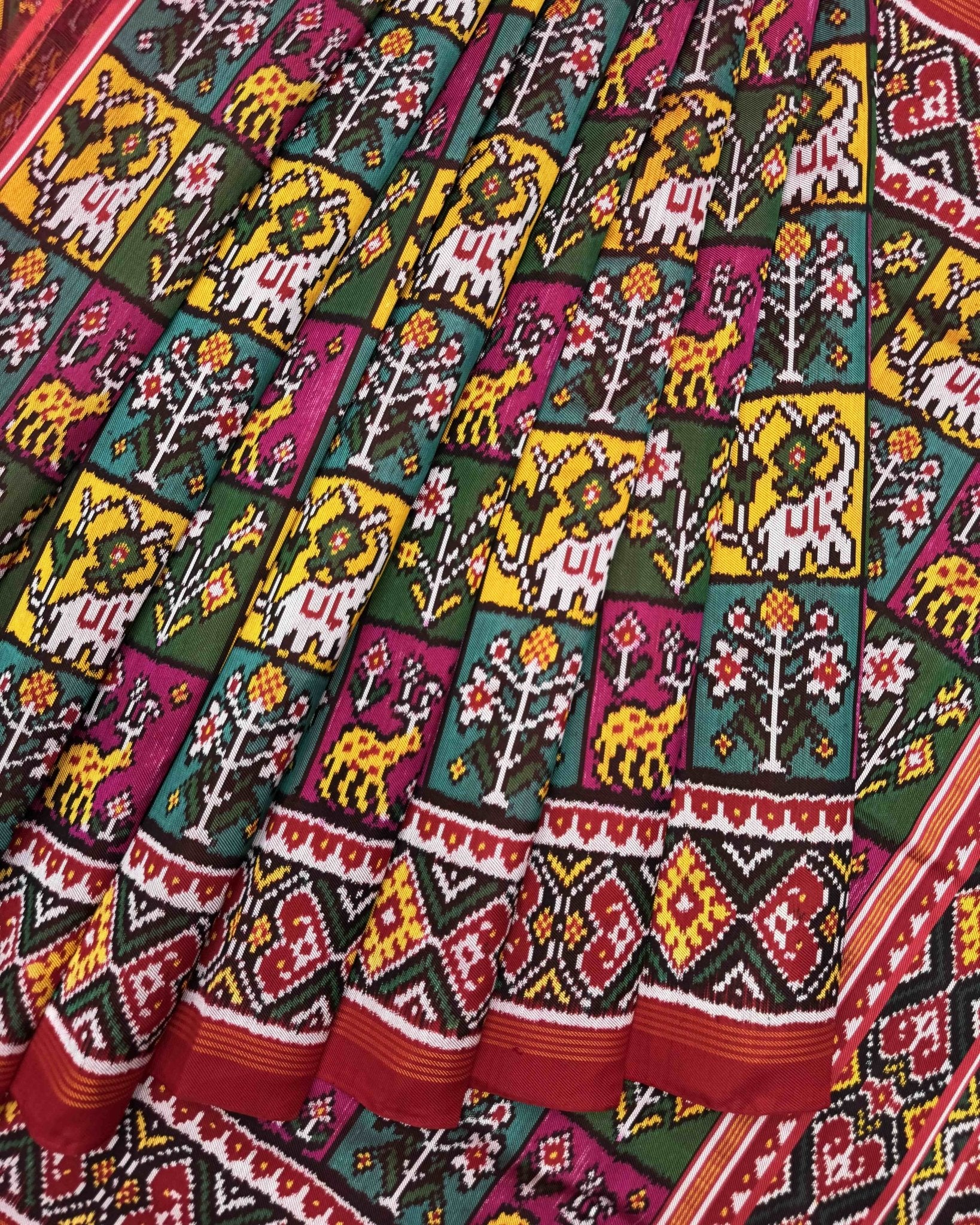 Red & Multicolour Small Narikunj Twill Patola Saree - SindhoiPatolaArt