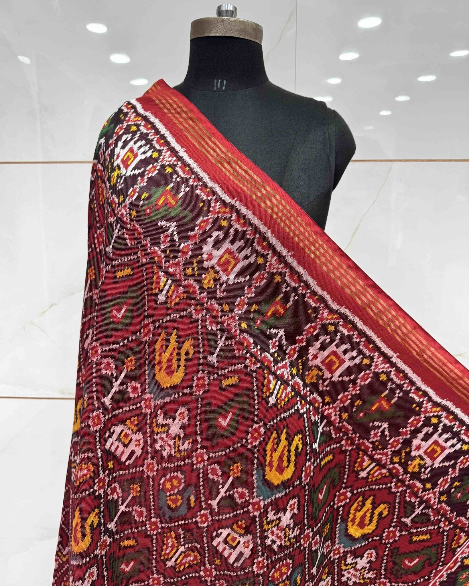 Red Narikunj Twill Patola Dupatta - SindhoiPatolaArt