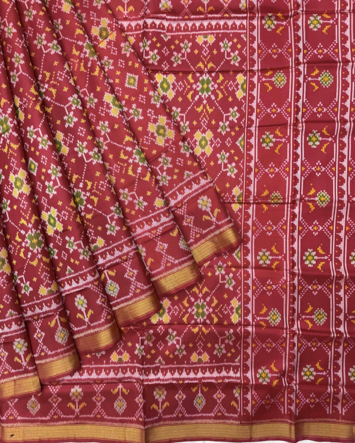 Red Navratan Patola Saree - SindhoiPatolaArt