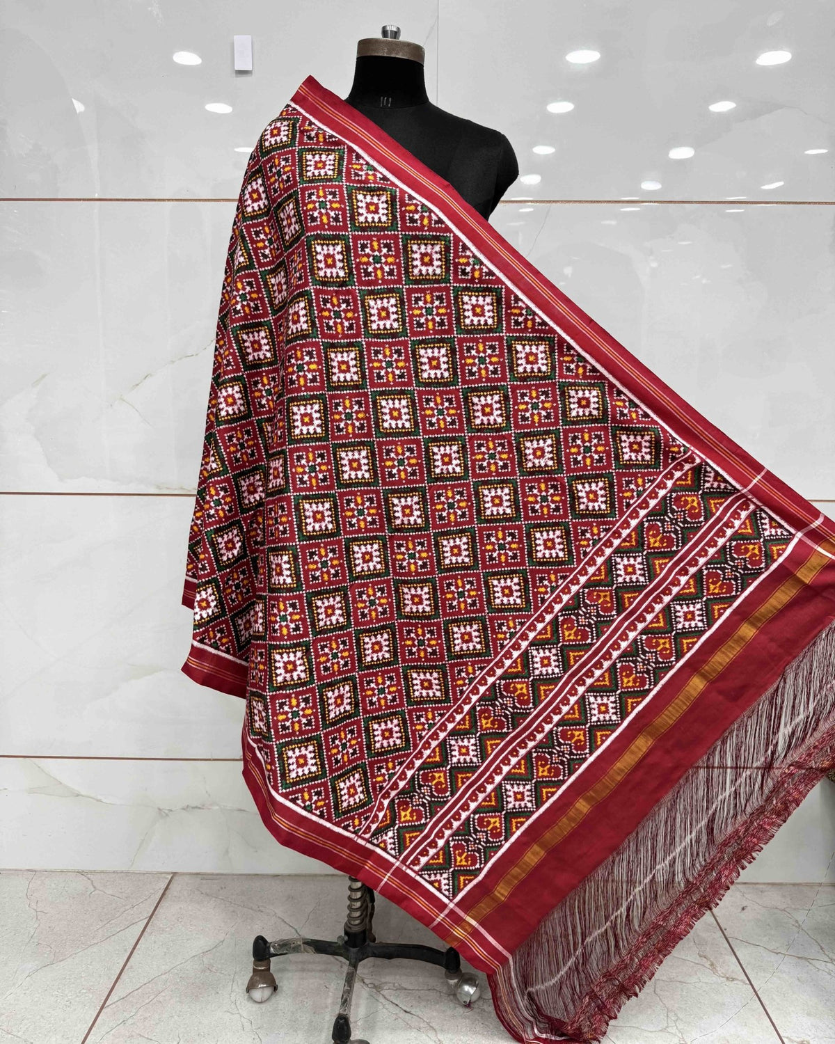 Red Panchanda Doulbe Ikat Patola Dupatta - SindhoiPatolaArt