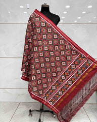Red Panchanda Doulbe Ikat Patola Dupatta - SindhoiPatolaArt