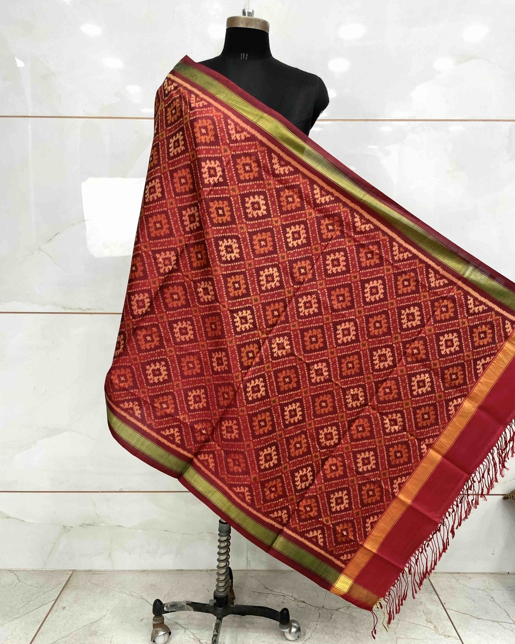 Red Panchanda Patola Dupatta - SindhoiPatolaArt