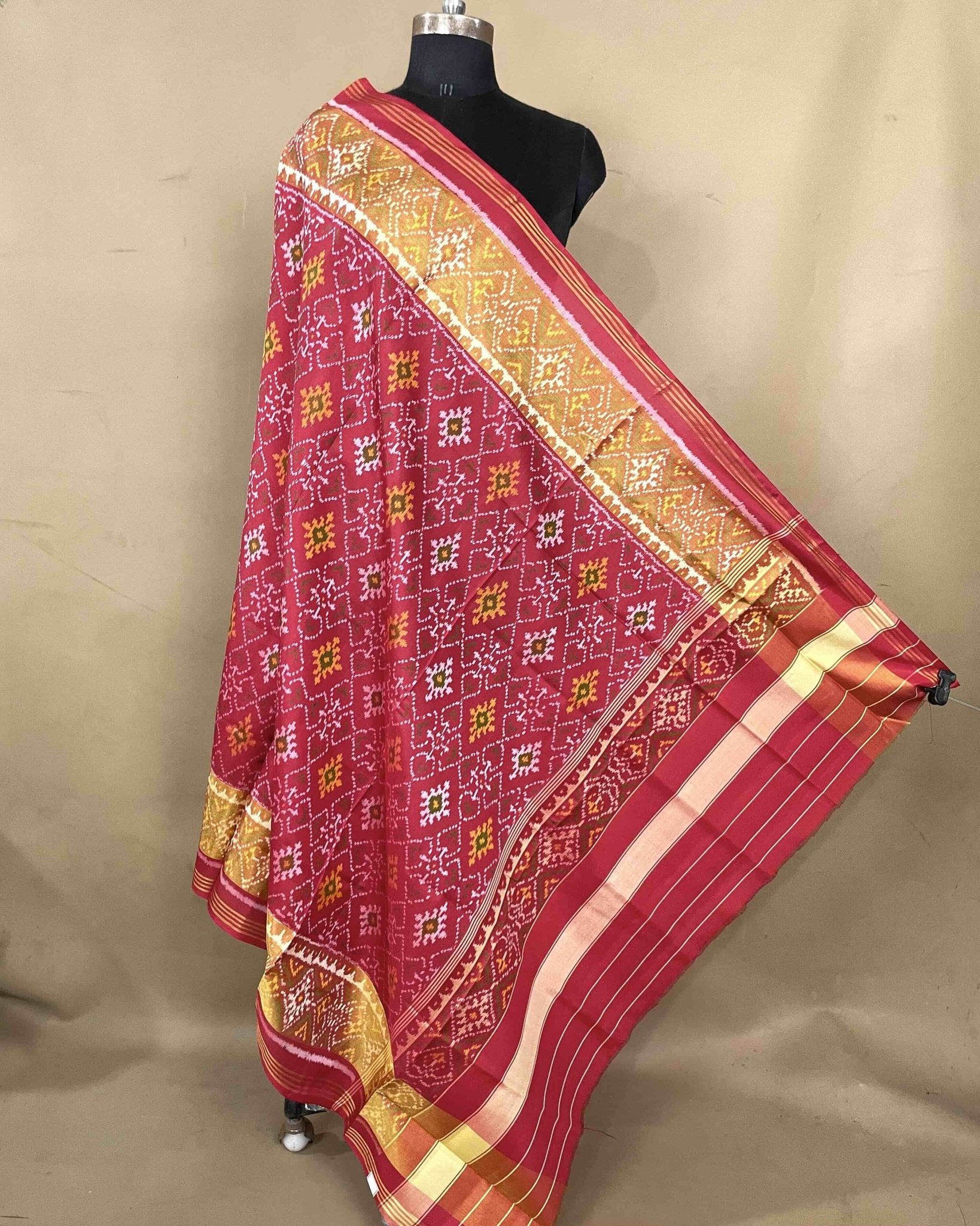 Red Panchanda Patola Dupatta - SindhoiPatolaArt