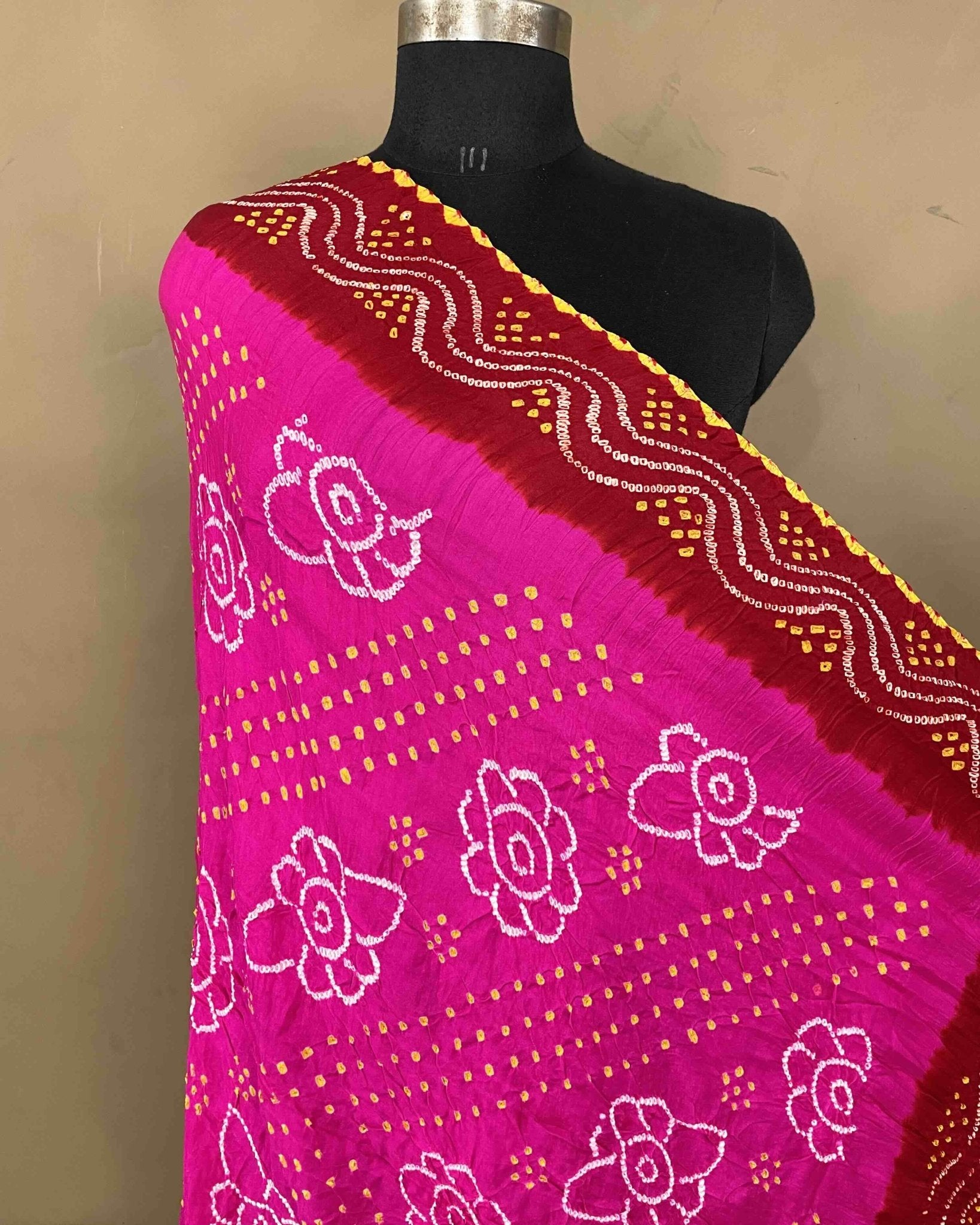 Red & Pink Gajji Bandhani Dupatta - SindhoiPatolaArt