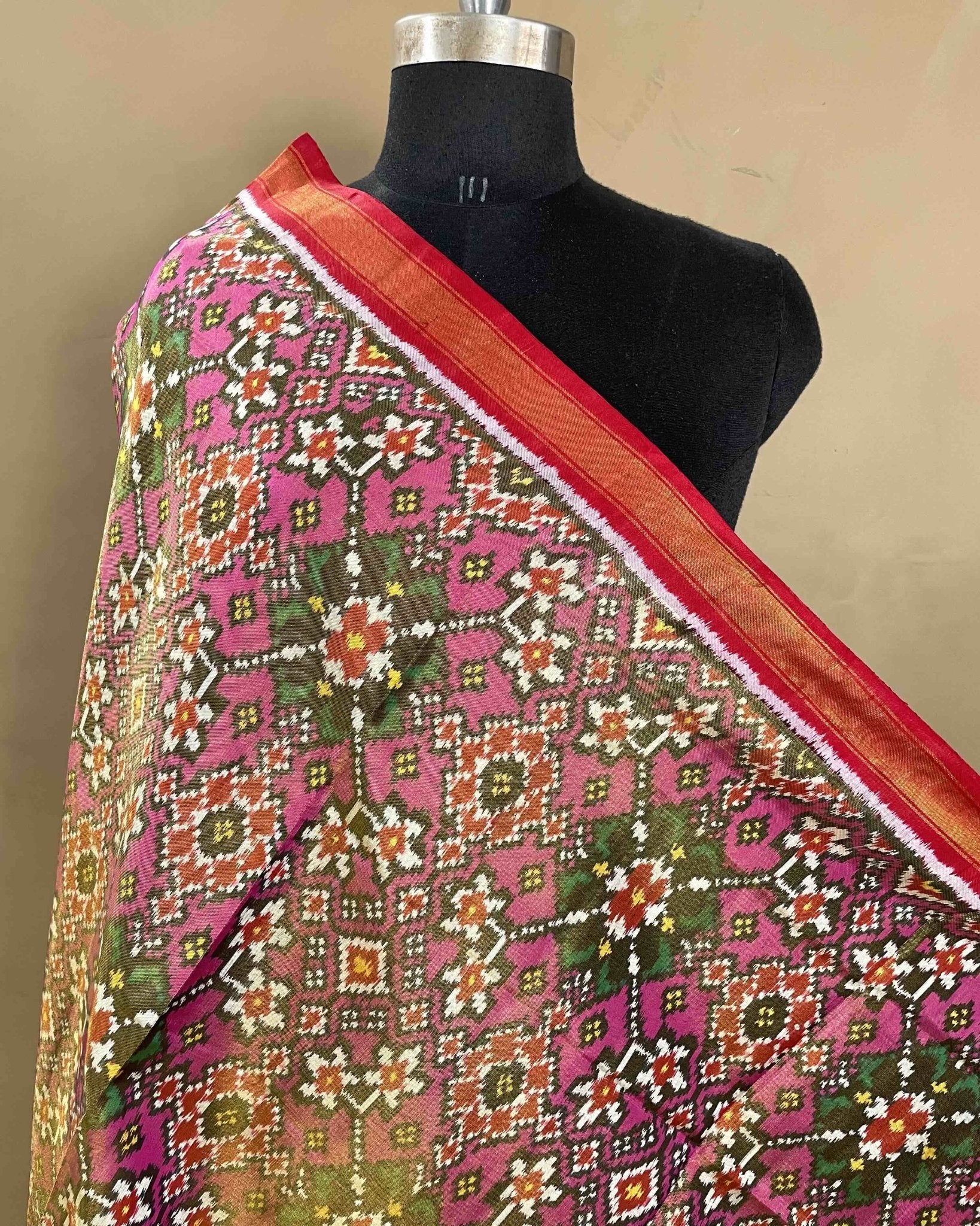 Red & Pink Navratan Tissue Patola Dupatta - SindhoiPatolaArt