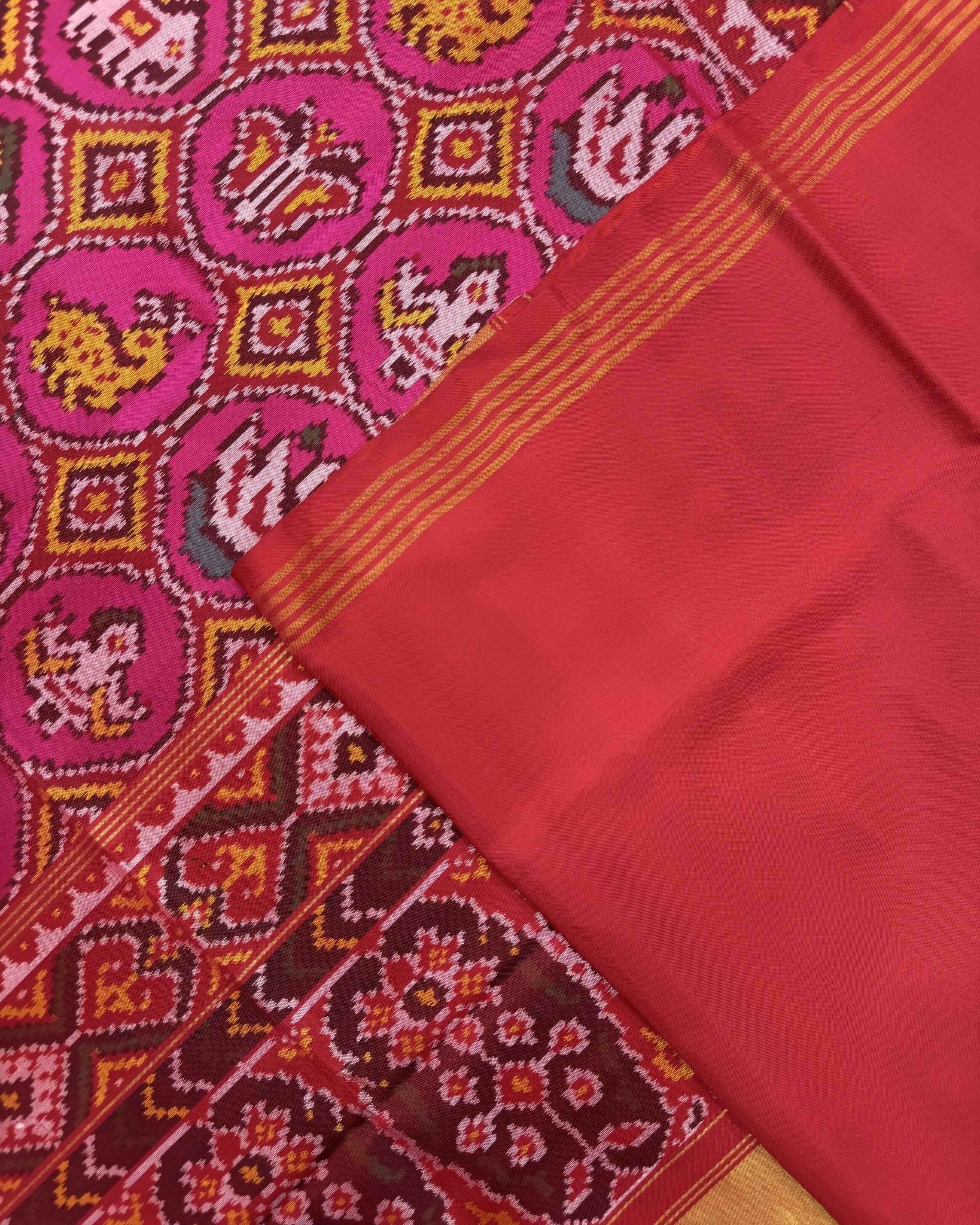 Red & Pink Small Circle Narikunj Semi Double Ikat Patola Saree - SindhoiPatolaArt