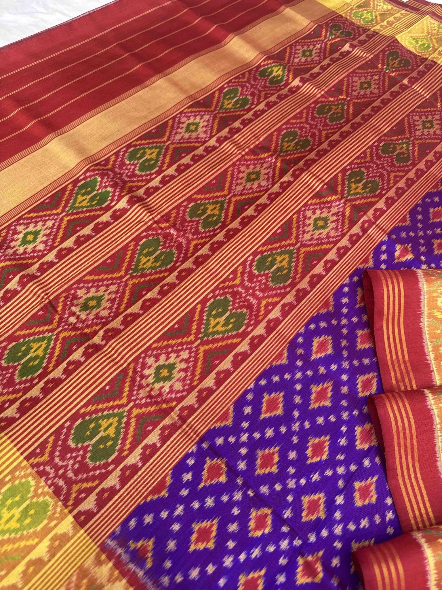 Red & Purple butta design Rajkot Patola Saree - SindhoiPatolaArt